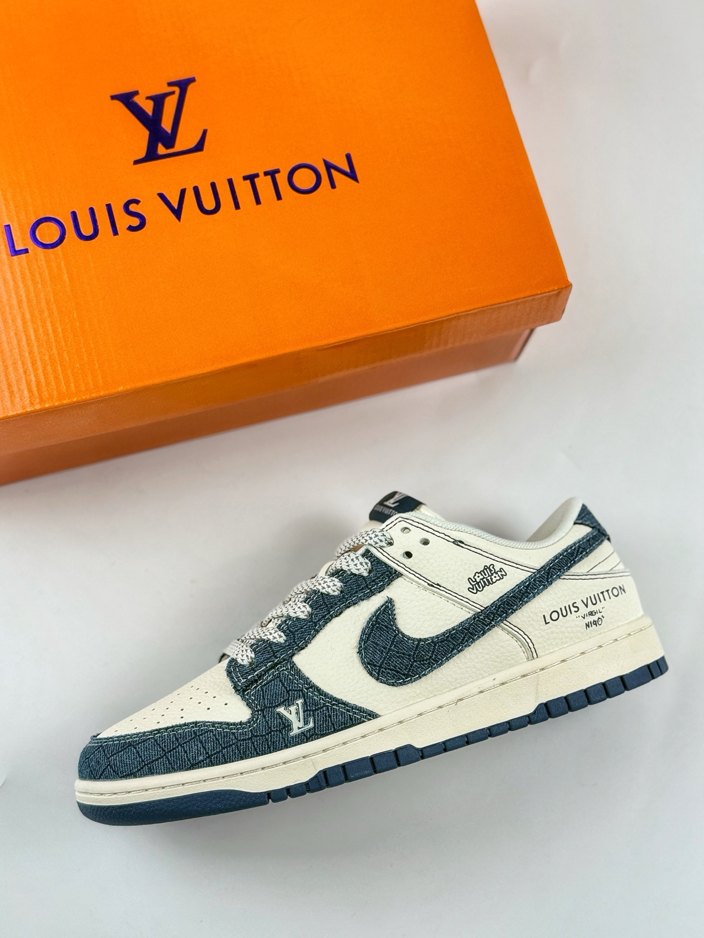 Nike SB Dunk Low x Louis Vuitton 白蓝牛仔布满天星 FC1688-221