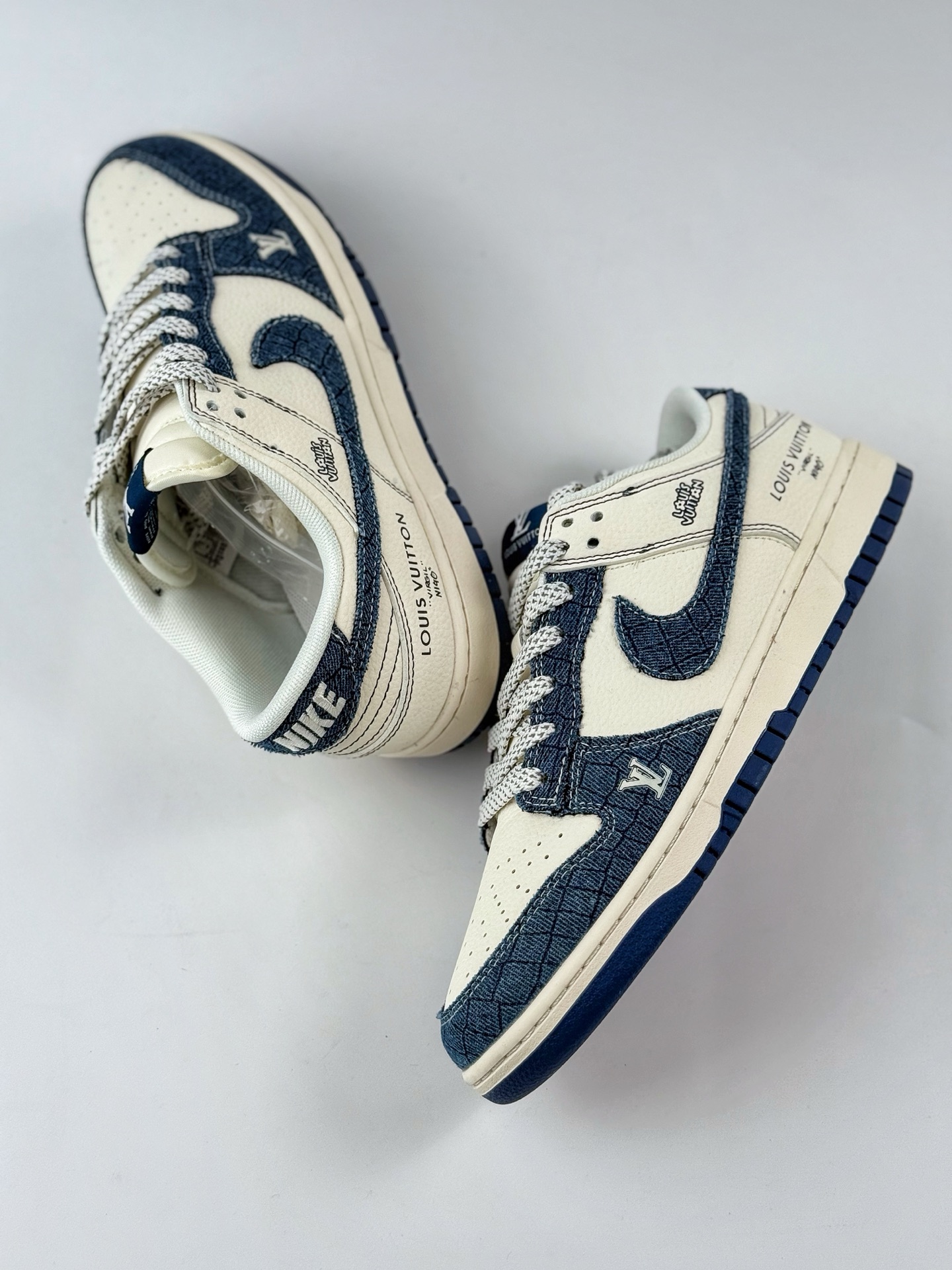 Nike SB Dunk Low x Louis Vuitton 白蓝牛仔布满天星 FC1688-221