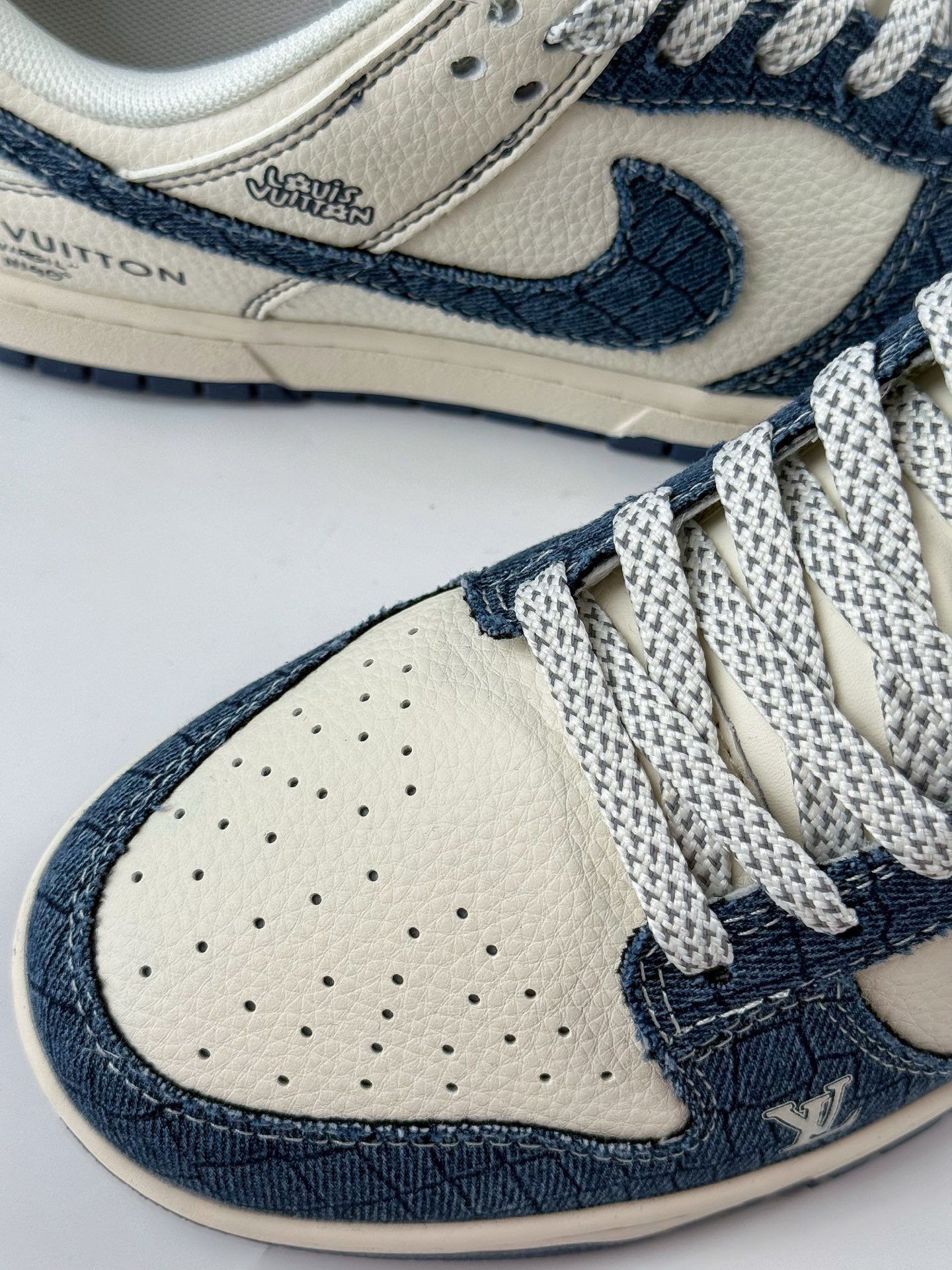 Nike SB Dunk Low x Louis Vuitton 白蓝牛仔布满天星 FC1688-221