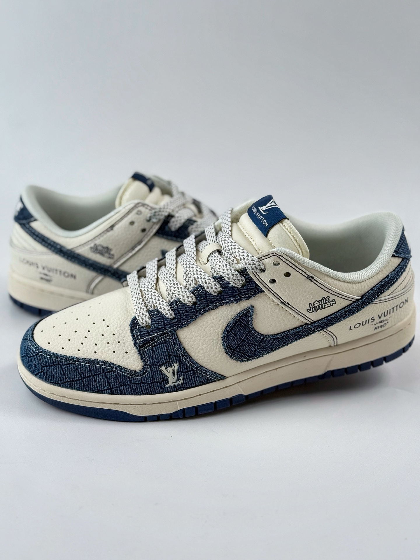 Nike SB Dunk Low x Louis Vuitton 白蓝牛仔布满天星 FC1688-221
