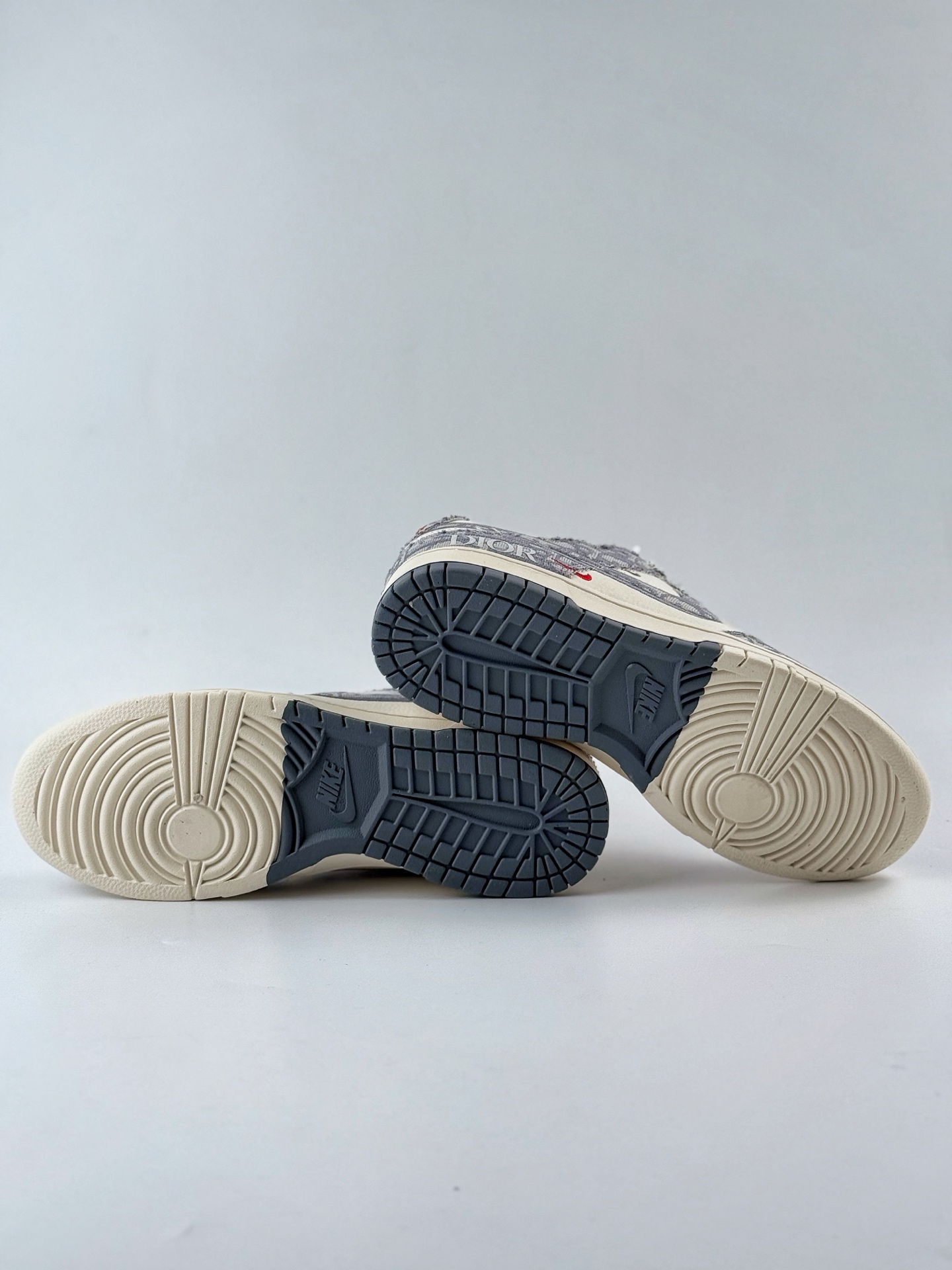 280 Nike SB Dunk Low x DIOR 白灰红三小钩满天星 SJ2558-013