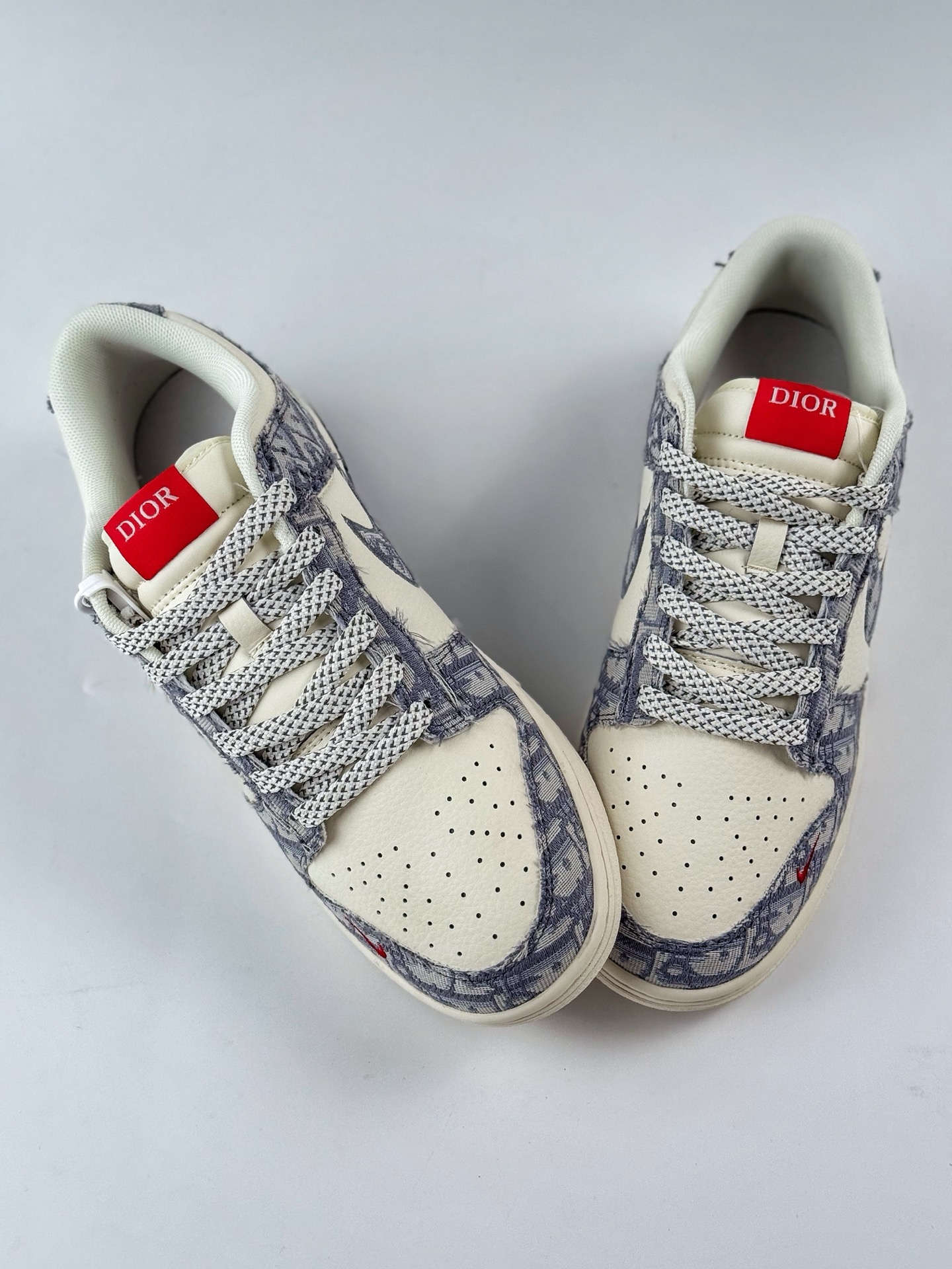 280 Nike SB Dunk Low x DIOR 白灰红三小钩满天星 SJ2558-013