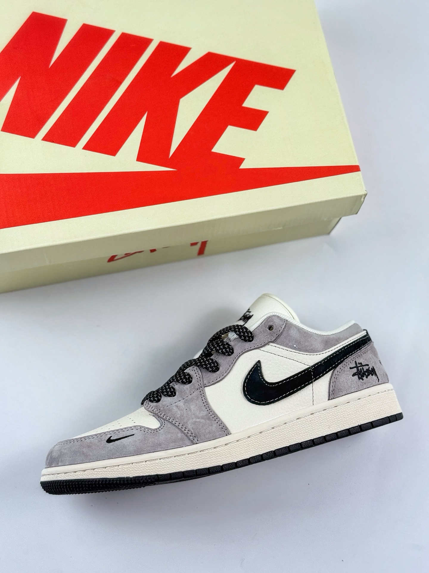Air Jordan 1 Retro Low x Stussy 白灰黑小钩满天星 XX3318-508