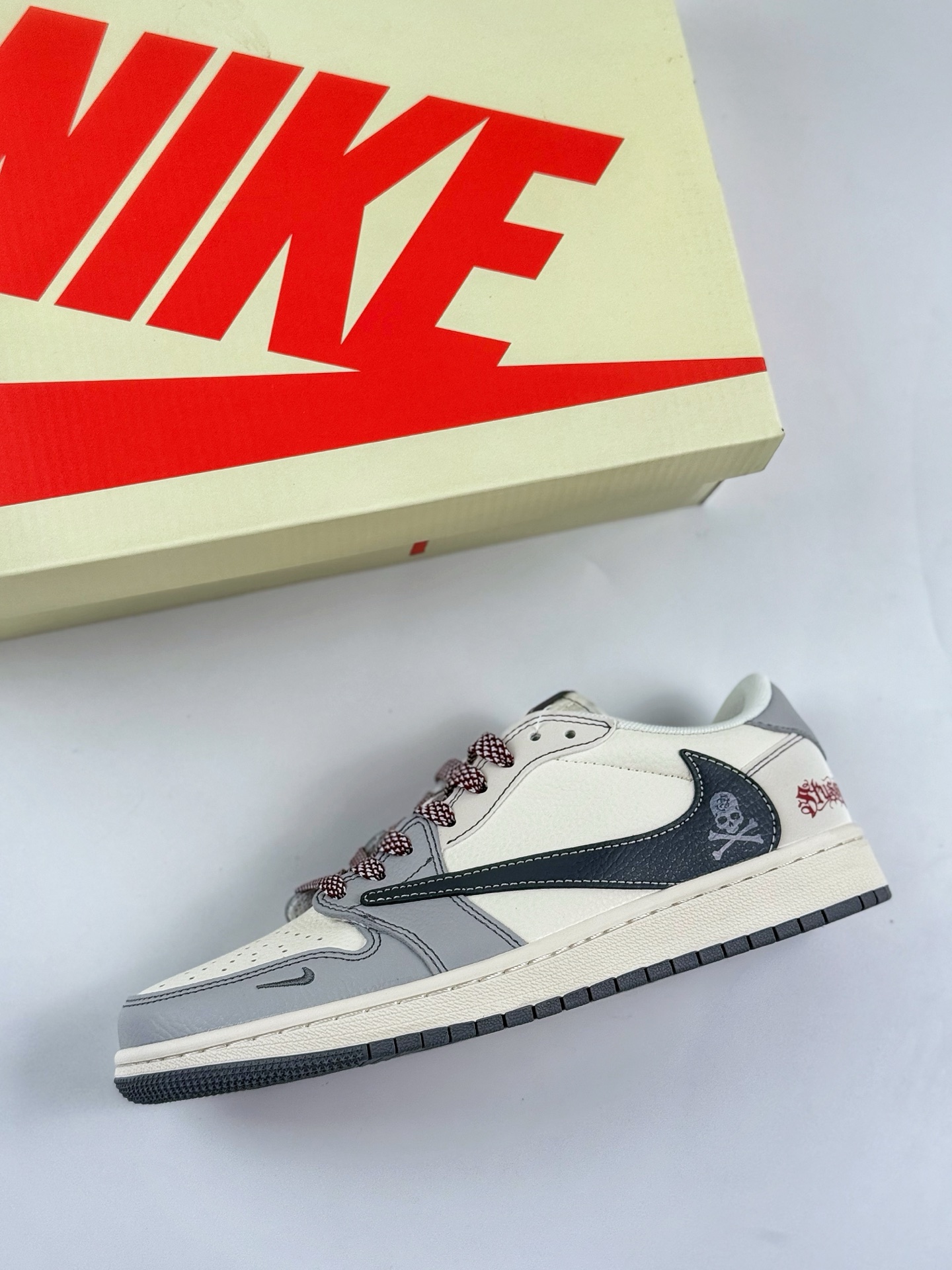 Travis Scott x Nike Air Jordan 1 Low x Stussy Air Jordan 1 Low 反转白灰黑小钩满天星倒钩 JJ2508-553