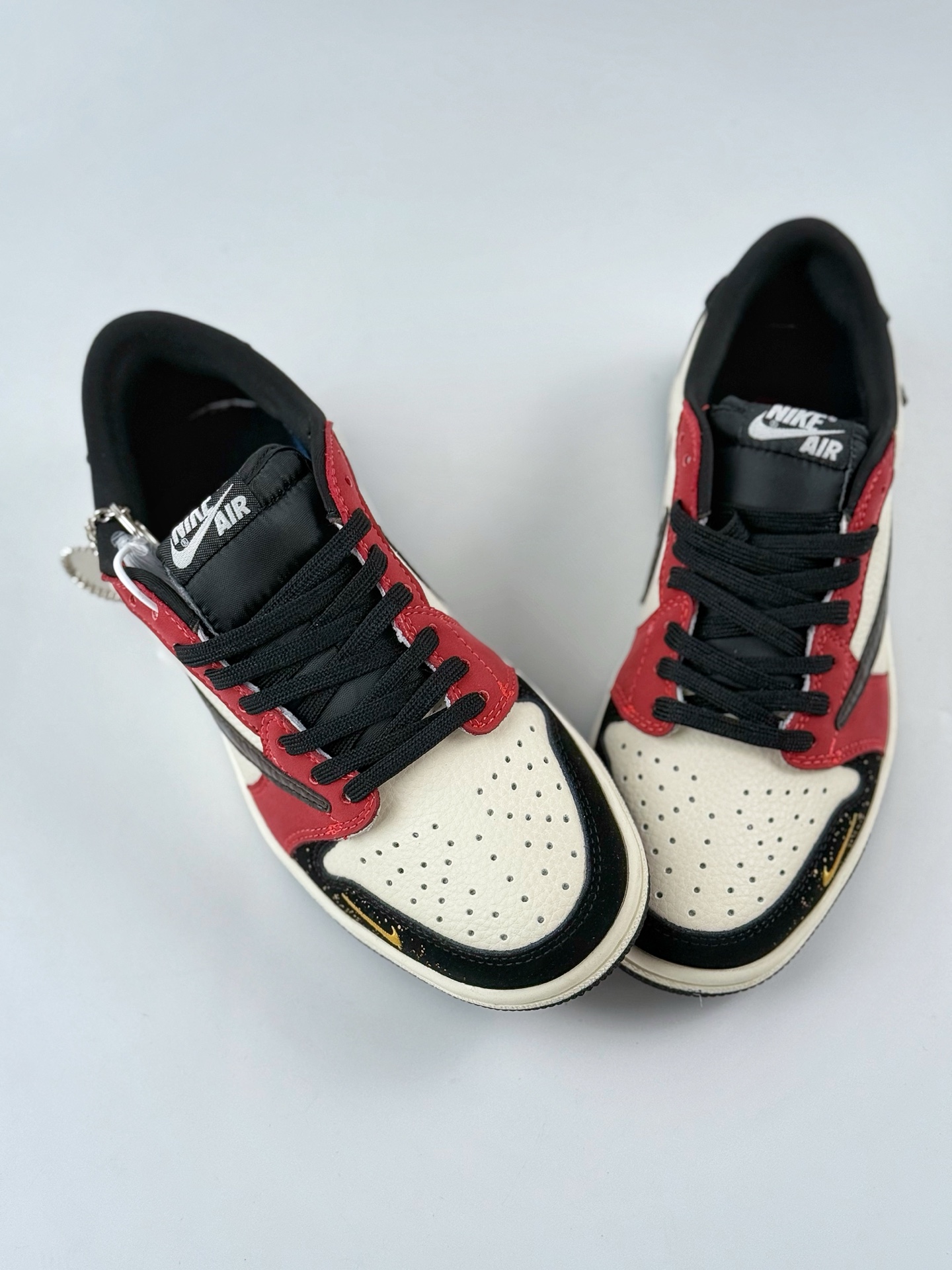 Travis Scott x Nike Air Jordan 1 Low x Fear Of God Air Jordan 1 Low 反转白黑红小钩倒钩 LD2025-012