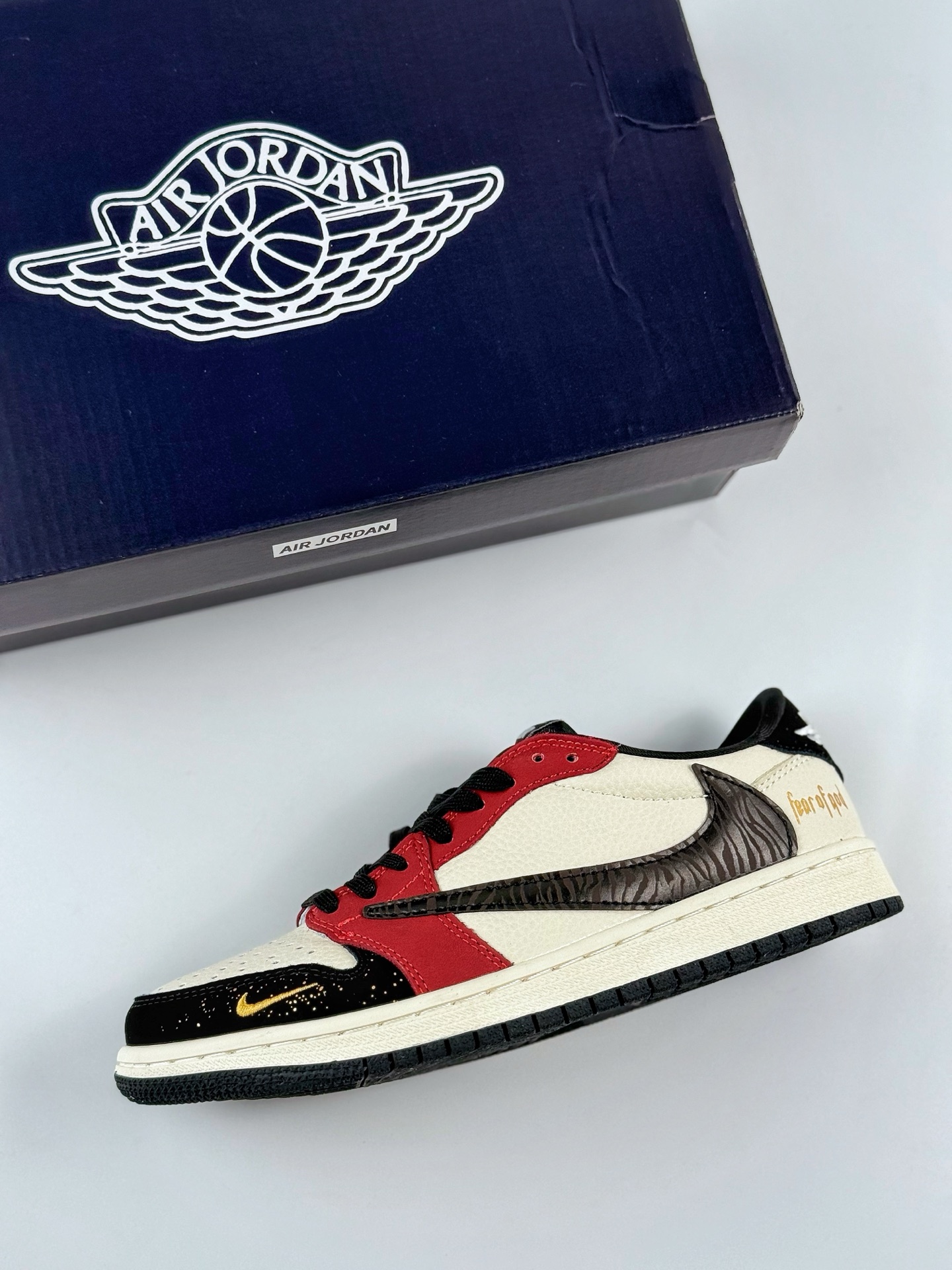 Travis Scott x Nike Air Jordan 1 Low x Fear Of God Air Jordan 1 Low 反转白黑红小钩倒钩 LD2025-012