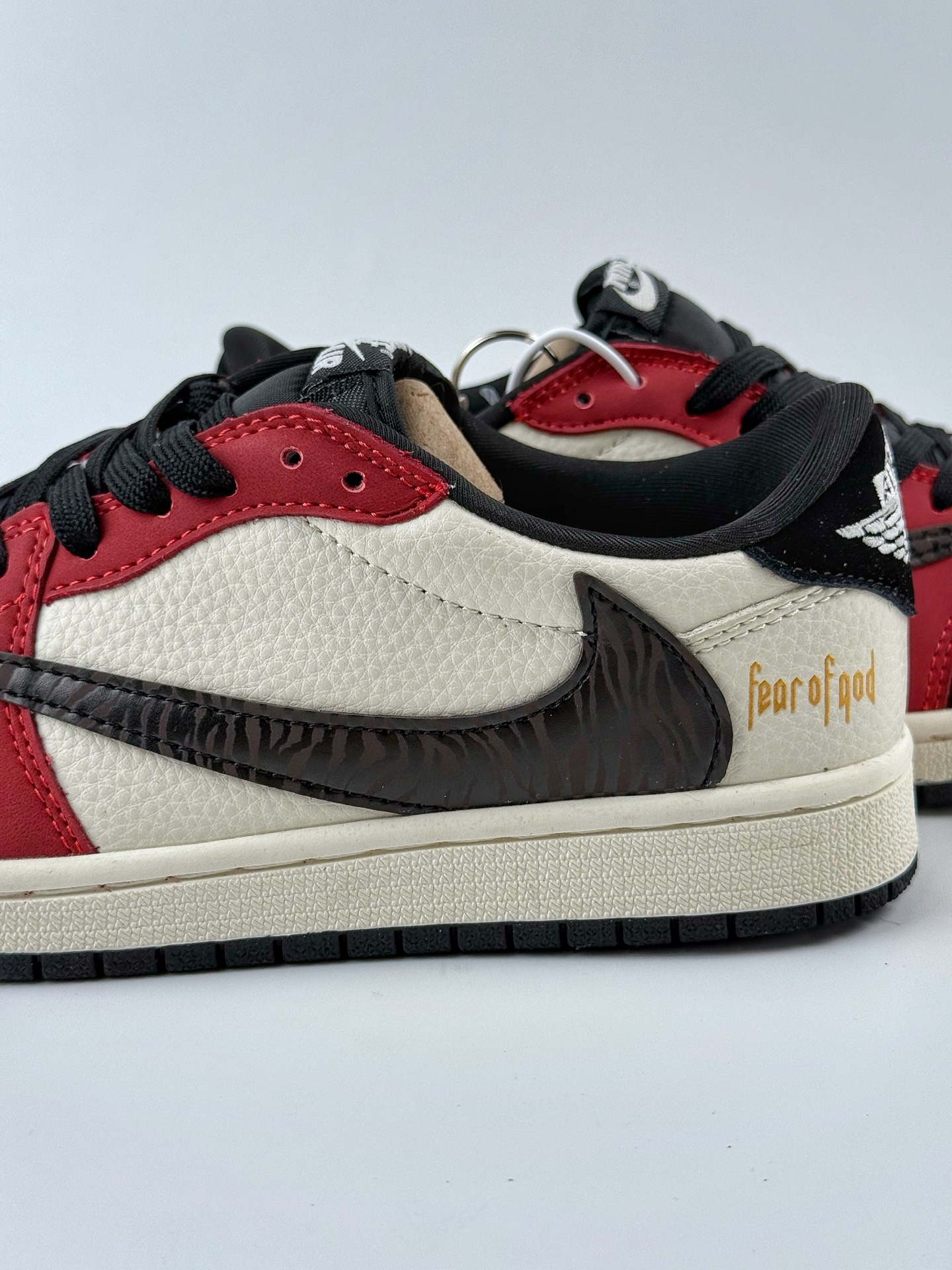 Travis Scott x Nike Air Jordan 1 Low x Fear Of God Air Jordan 1 Low 反转白黑红小钩倒钩 LD2025-012