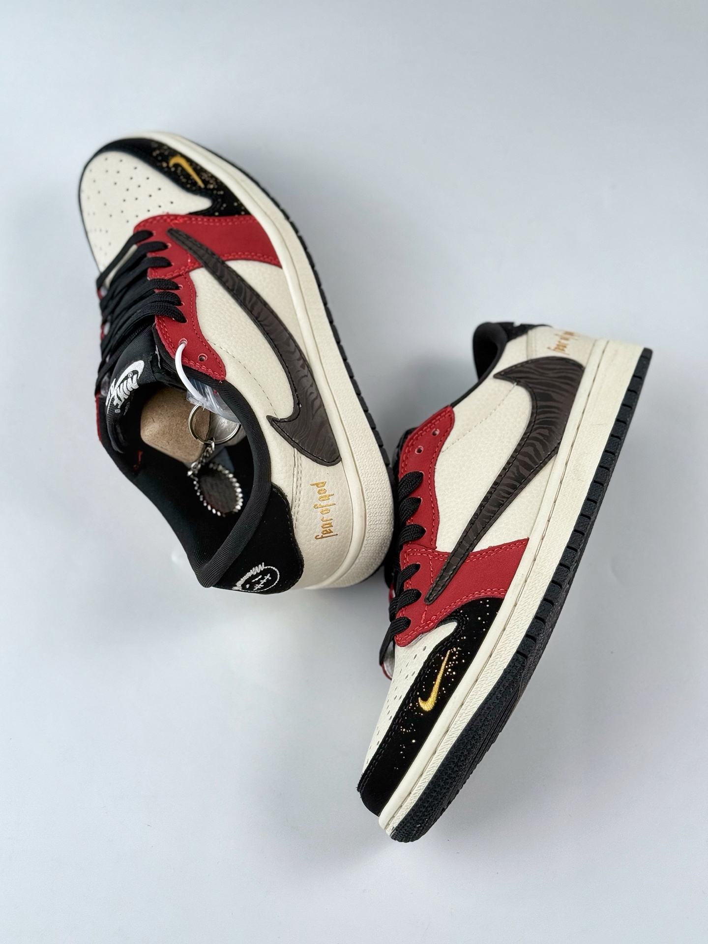 Travis Scott x Nike Air Jordan 1 Low x Fear Of God Air Jordan 1 Low 反转白黑红小钩倒钩 LD2025-012