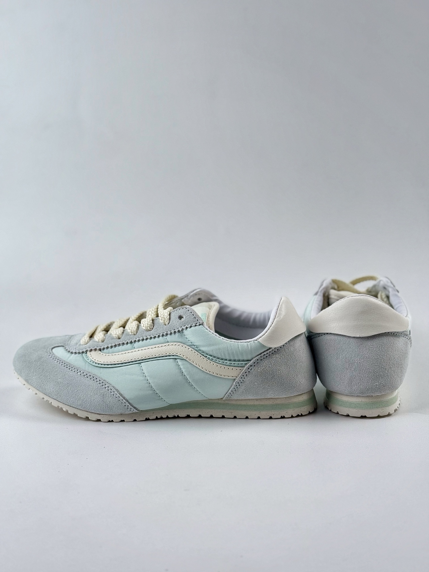 Vans Super LowPro 薄荷蓝 复古薄底系列 把春日特调薄荷蓝穿上脚 VN000D83RNE