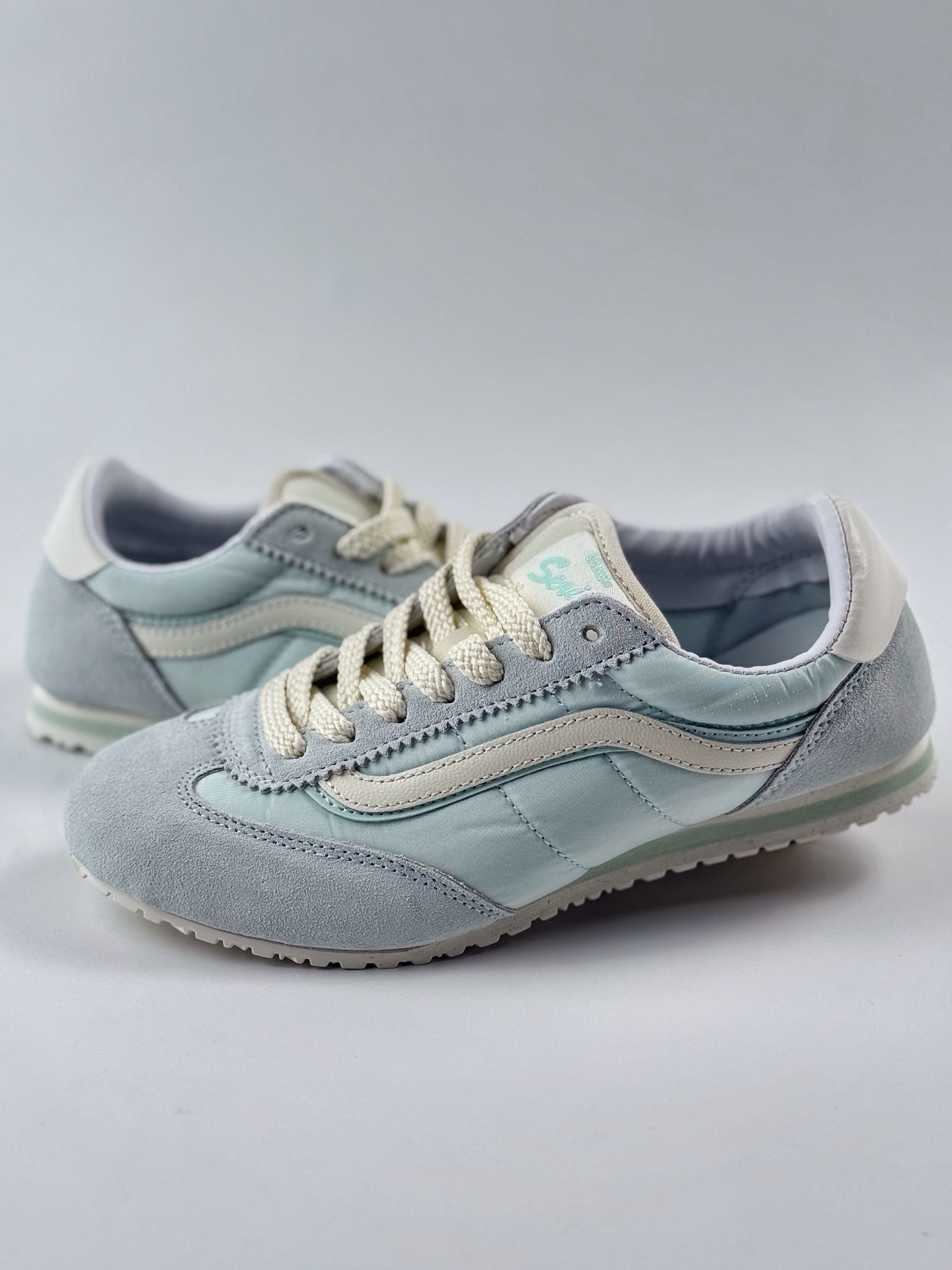 Vans Super LowPro 薄荷蓝 复古薄底系列 把春日特调薄荷蓝穿上脚 VN000D83RNE