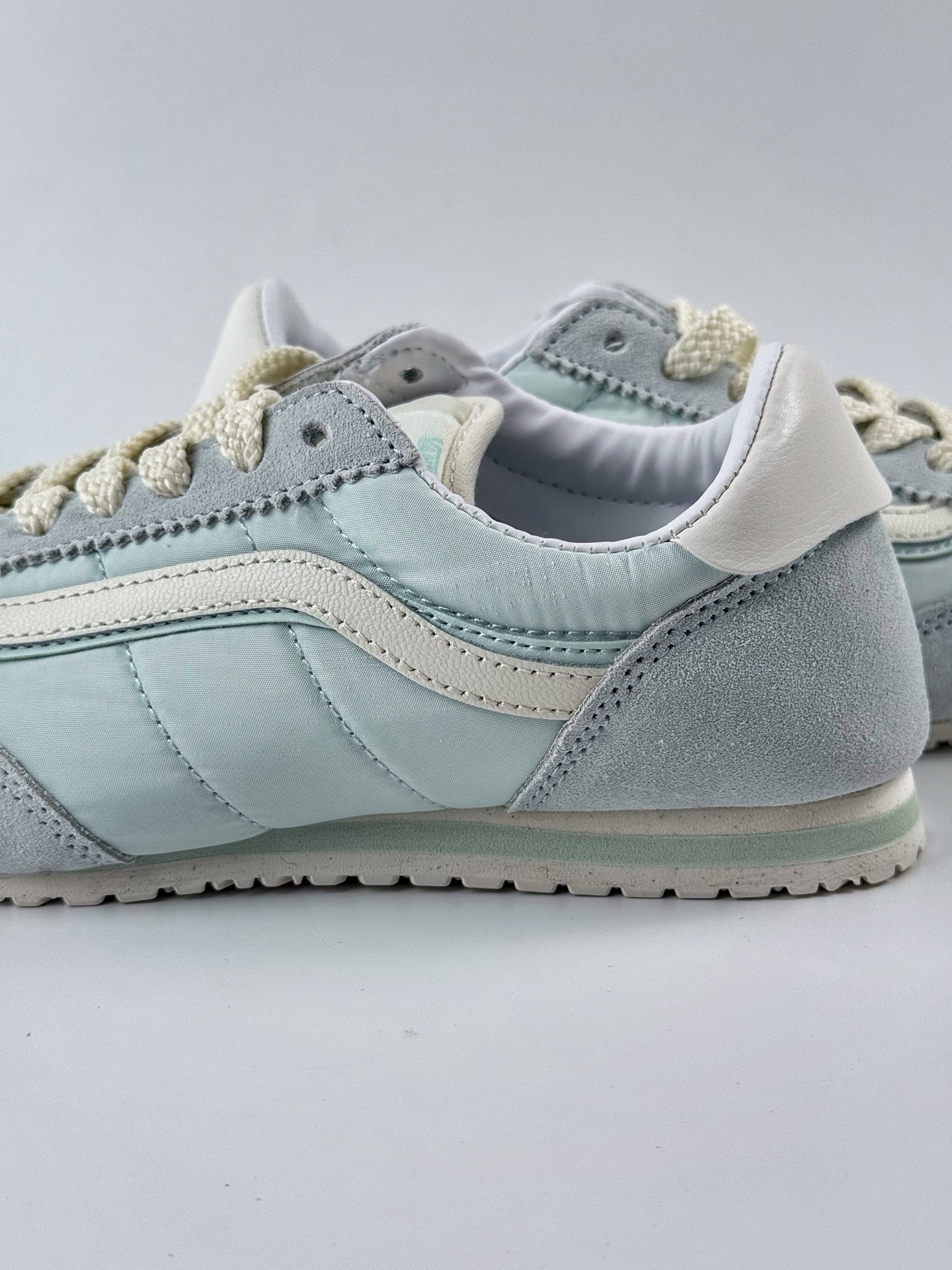 Vans Super LowPro 薄荷蓝 复古薄底系列 把春日特调薄荷蓝穿上脚 VN000D83RNE