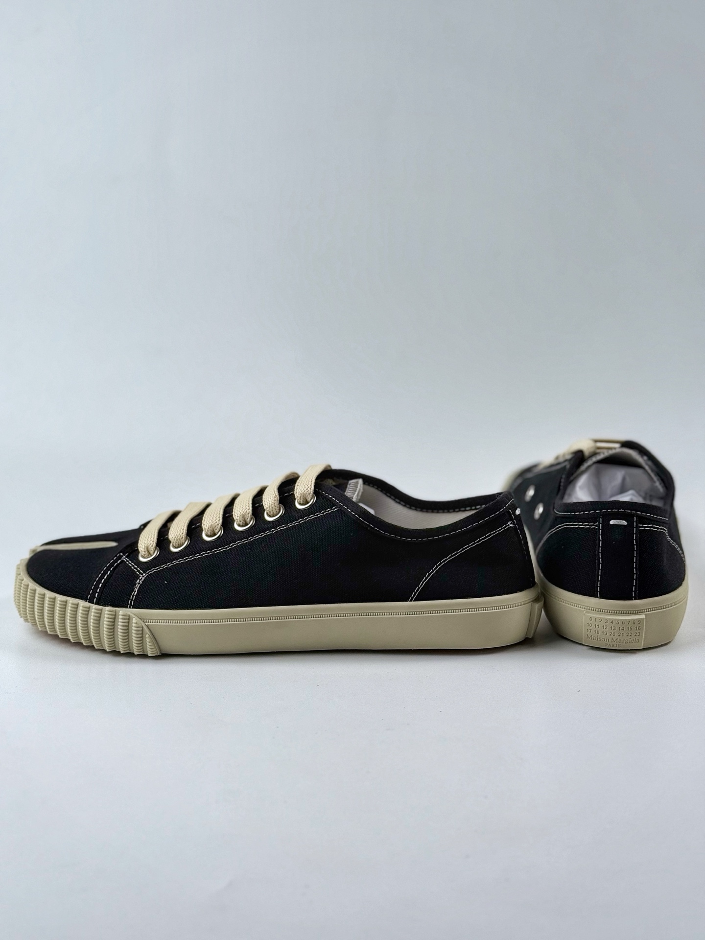 Maison Margiela 梅森马吉拉 Tabi Classic Replica Leather Low Sneaker 系列 低帮经典绅士德训平底百搭小白板鞋 S58WS0110