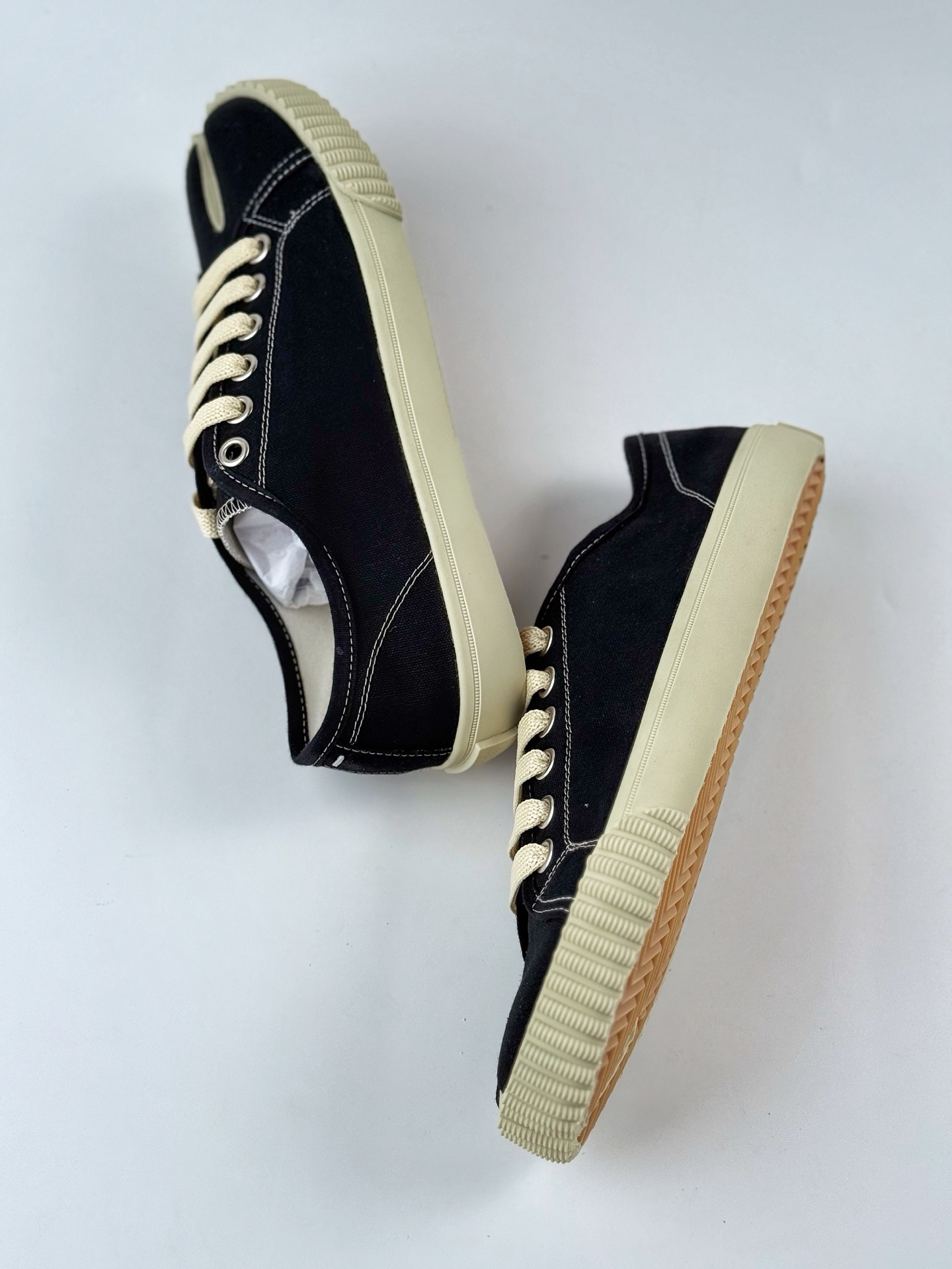 Maison Margiela 梅森马吉拉 Tabi Classic Replica Leather Low Sneaker 系列 低帮经典绅士德训平底百搭小白板鞋 S58WS0110