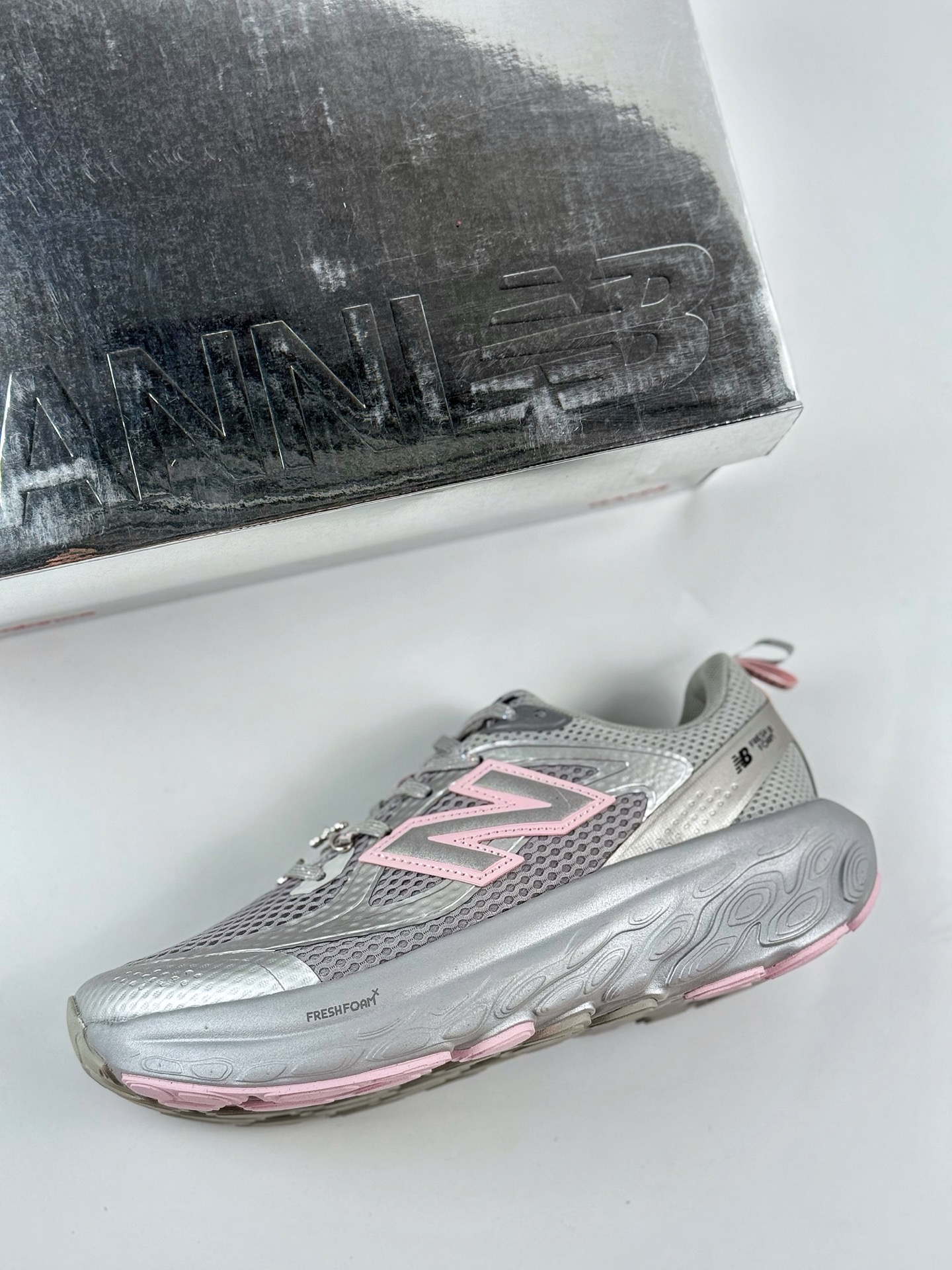 New Balance NB Fresh Foam Evoz 舒适耐磨低帮跑步鞋 UTRNGA
