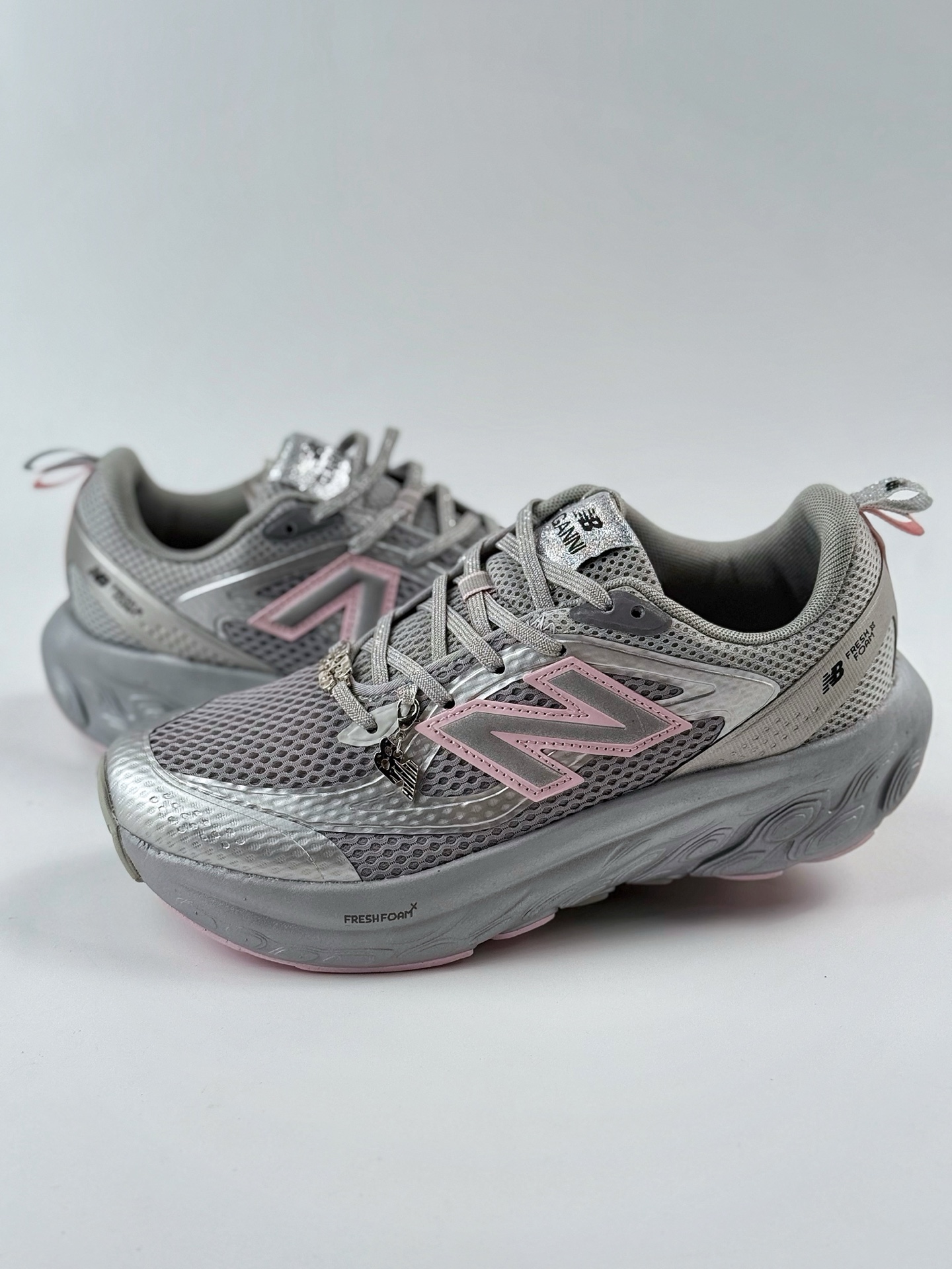 New Balance NB Fresh Foam Evoz 舒适耐磨低帮跑步鞋 UTRNGA