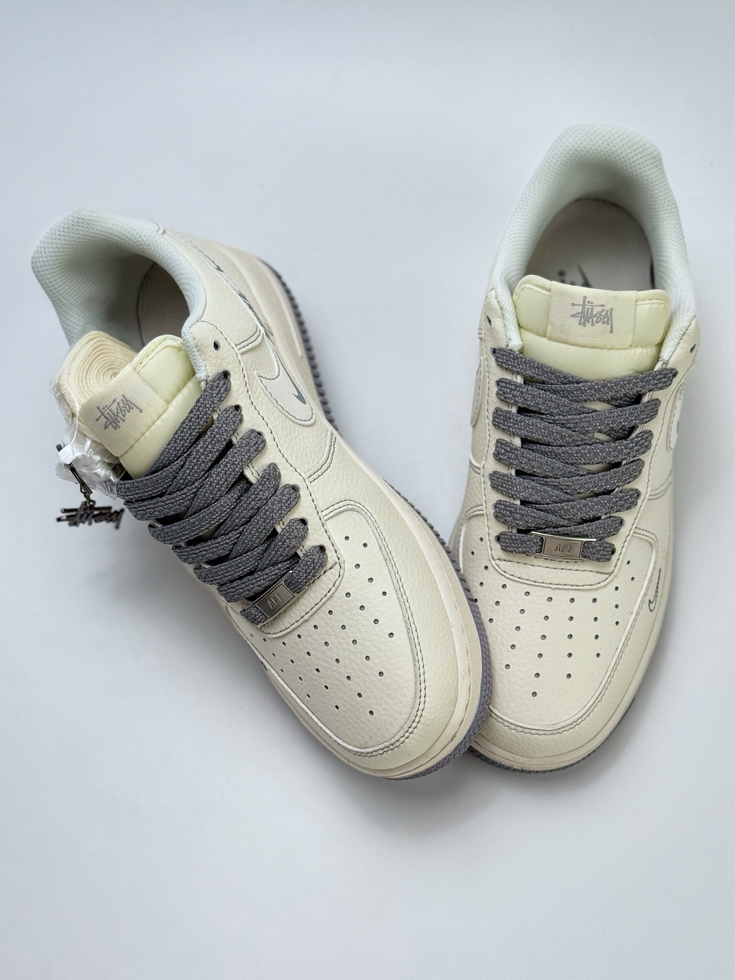 260 Nike Air Force 1 Low 07 x Stussy 白灰三小钩满天星 HH7518-064