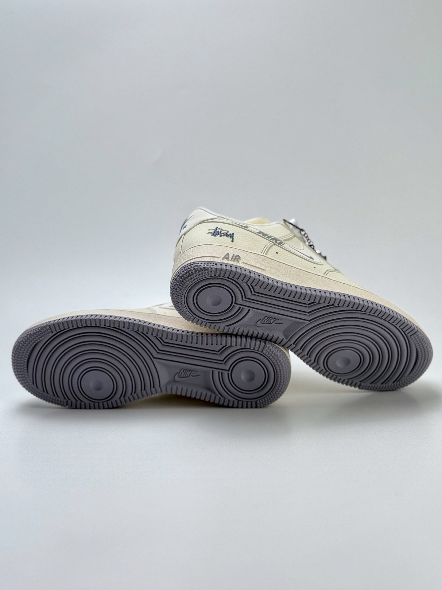 260 Nike Air Force 1 Low 07 x Stussy 白灰三小钩满天星 HH7518-064
