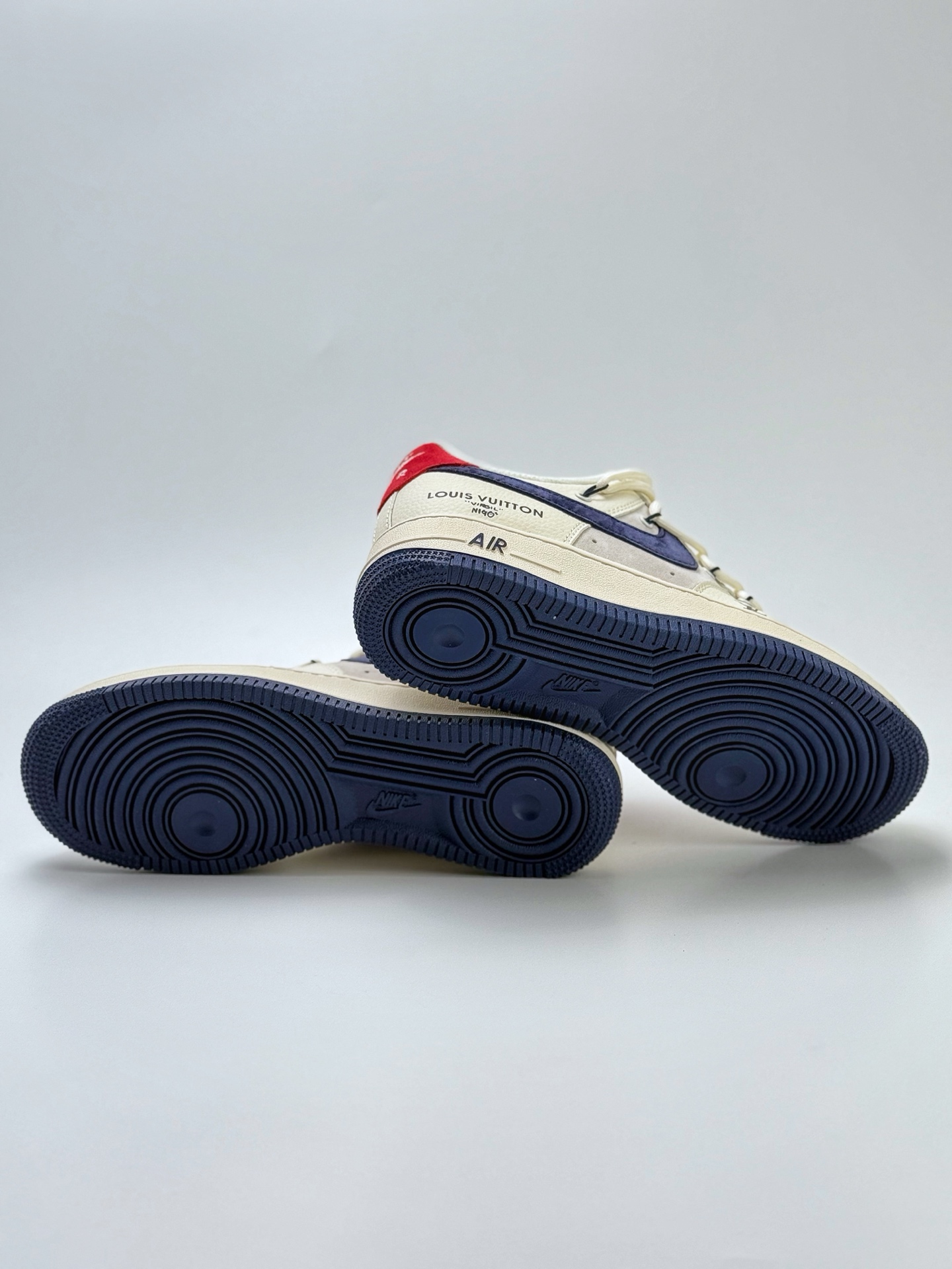 260 Nike Air Force 1 Low 07 x Louis Vuitton 白蓝红绑带 DM6868-083