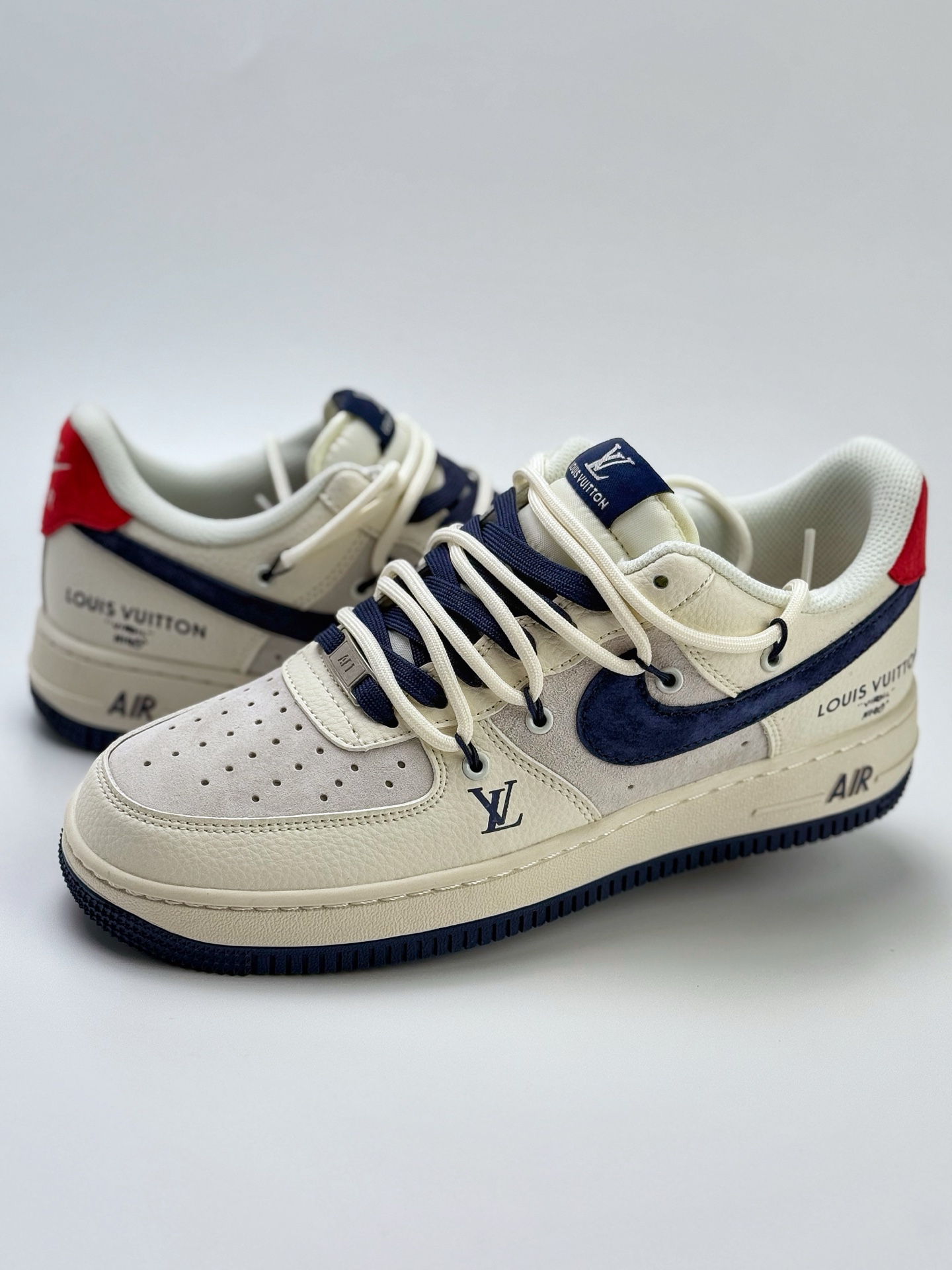 260 Nike Air Force 1 Low 07 x Louis Vuitton 白蓝红绑带 DM6868-083