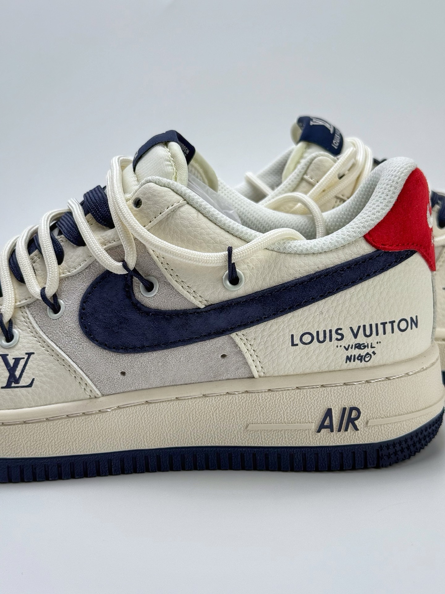 260 Nike Air Force 1 Low 07 x Louis Vuitton 白蓝红绑带 DM6868-083