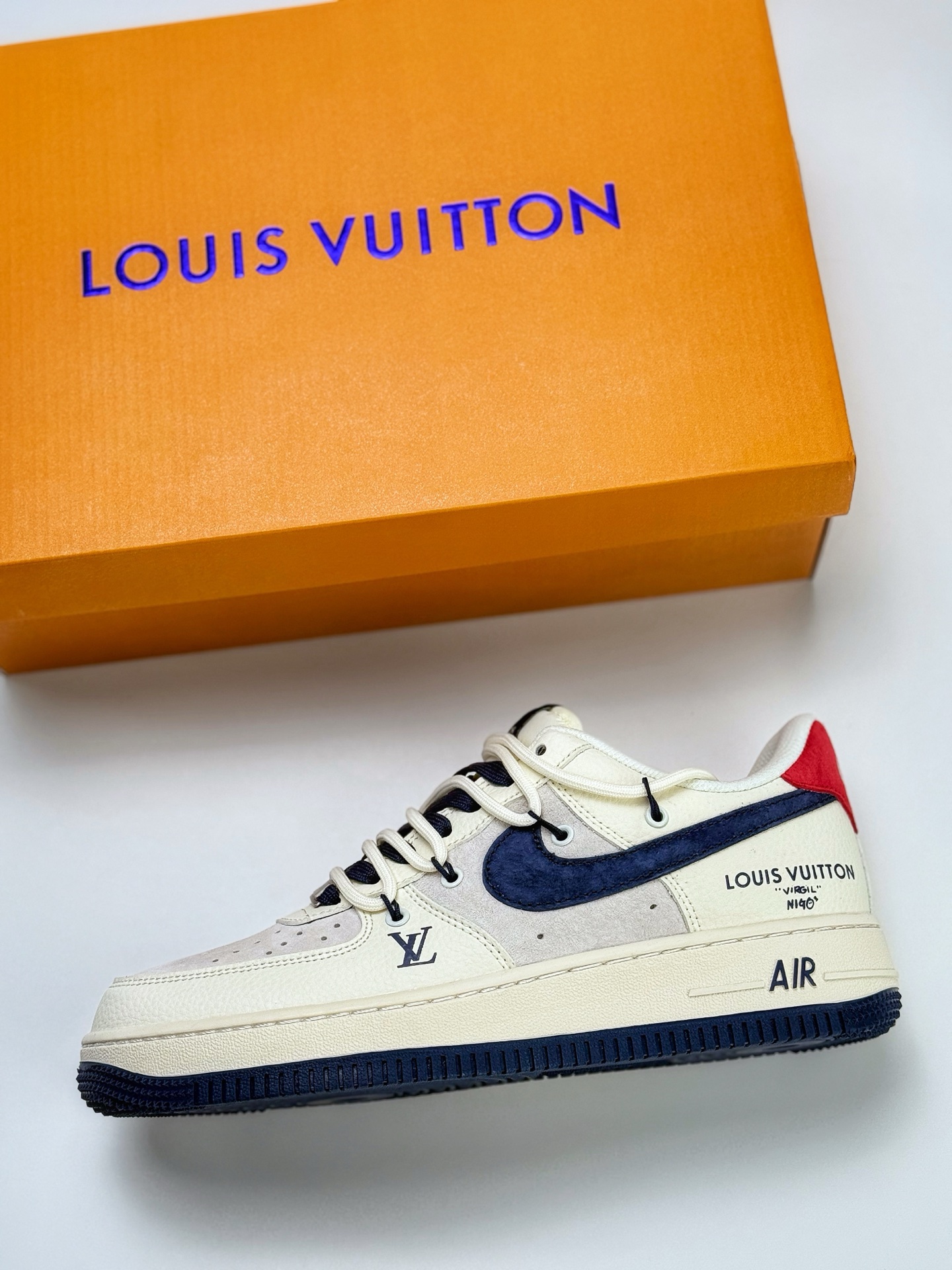 260 Nike Air Force 1 Low 07 x Louis Vuitton 白蓝红绑带 DM6868-083