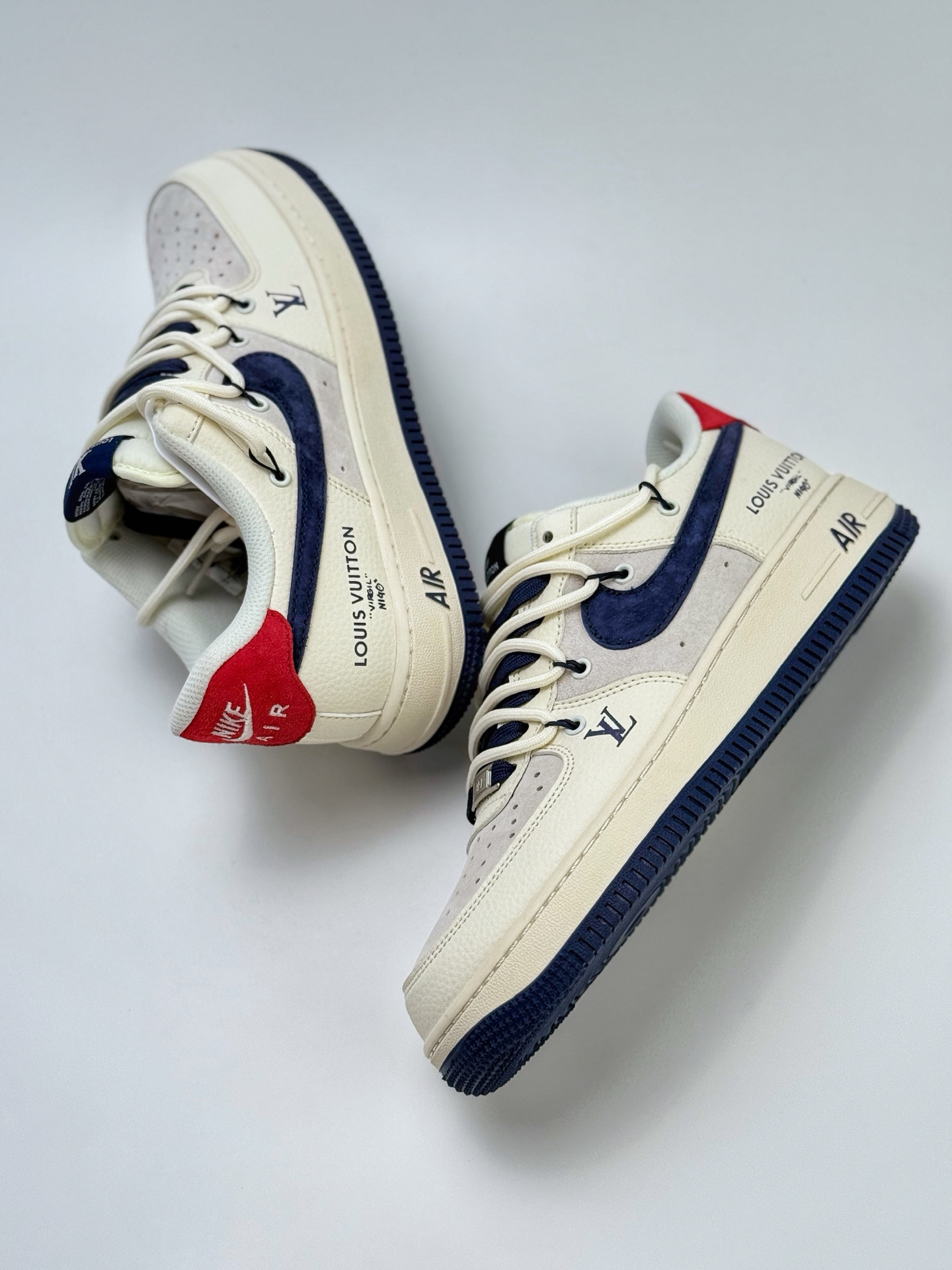 260 Nike Air Force 1 Low 07 x Louis Vuitton 白蓝红绑带 DM6868-083