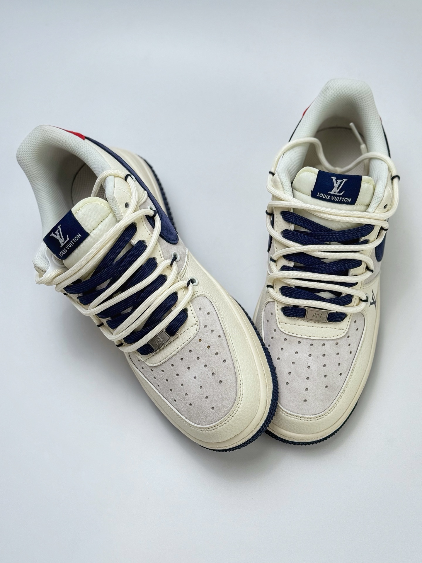 260 Nike Air Force 1 Low 07 x Louis Vuitton 白蓝红绑带 DM6868-083