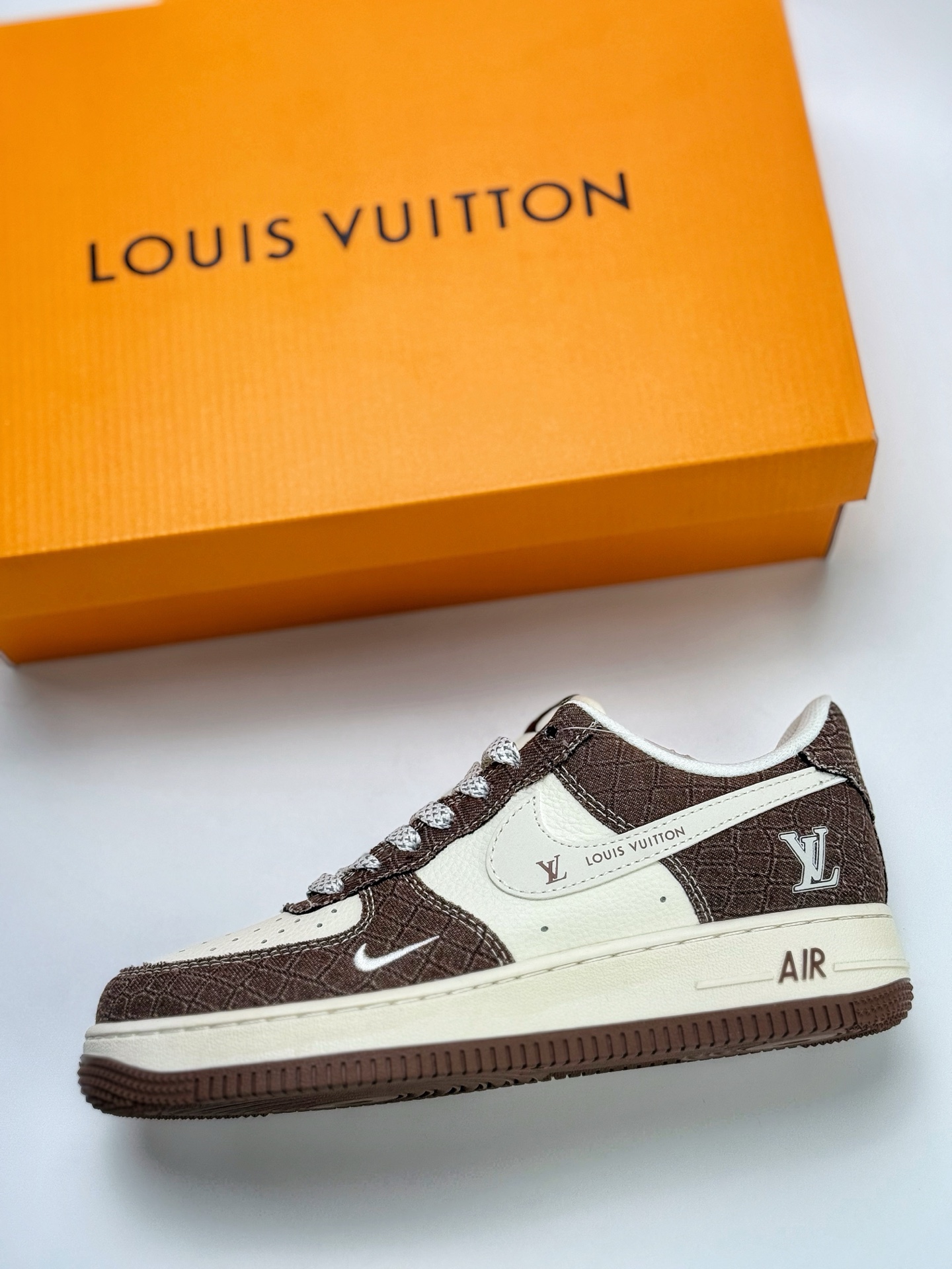260 Nike Air Force 1 Low 07 x Louis Vuitton 棕白小钩满天星 XS1958-552