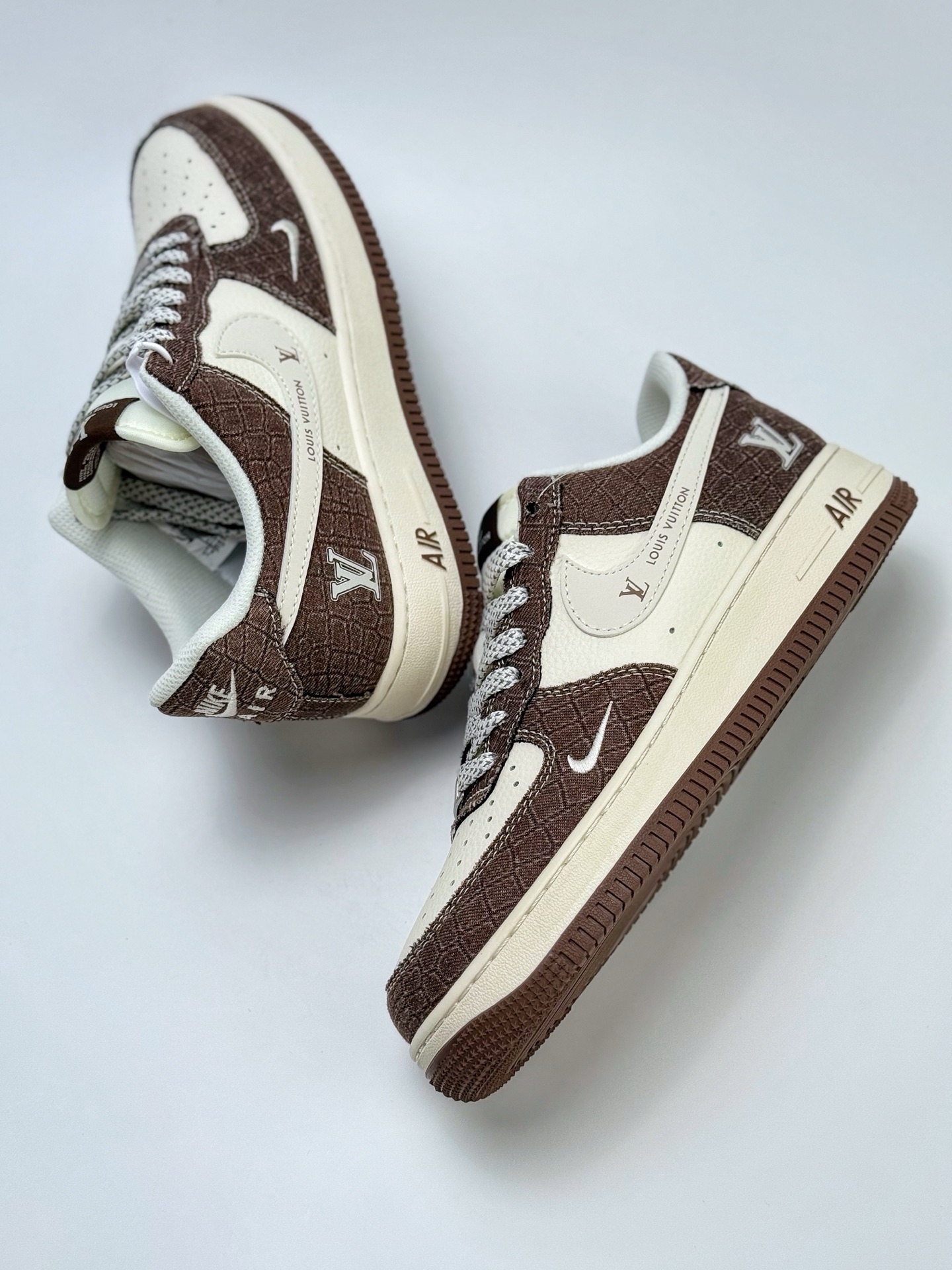 260 Nike Air Force 1 Low 07 x Louis Vuitton 棕白小钩满天星 XS1958-552