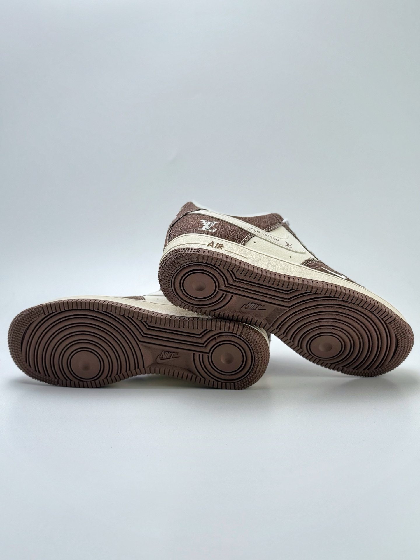 260 Nike Air Force 1 Low 07 x Louis Vuitton 棕白小钩满天星 XS1958-552