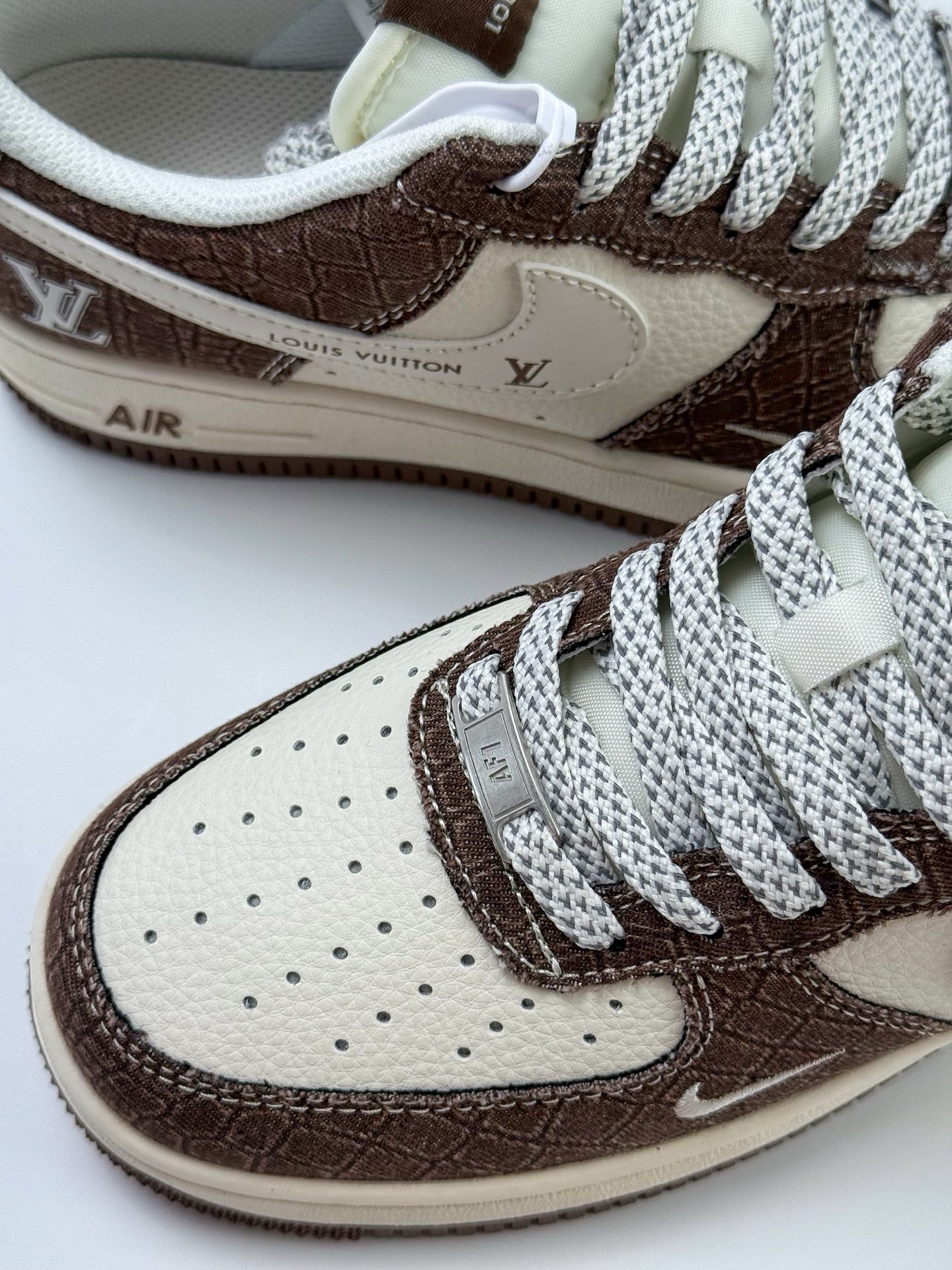 260 Nike Air Force 1 Low 07 x Louis Vuitton 棕白小钩满天星 XS1958-552