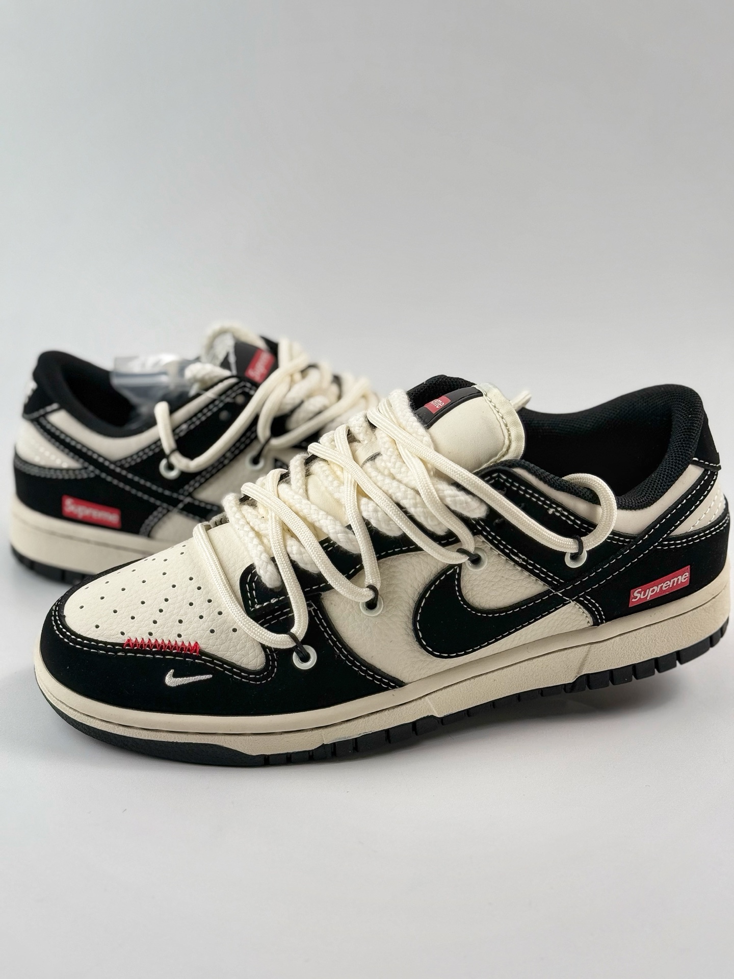 300 Nike SB Dunk Low x Supreme 黑白小钩麻绳绑带 YX5066-280