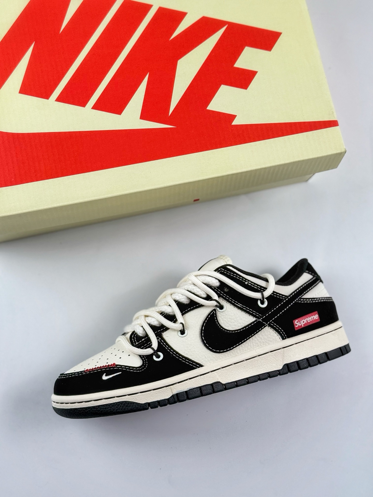 300 Nike SB Dunk Low x Supreme 黑白小钩麻绳绑带 YX5066-280