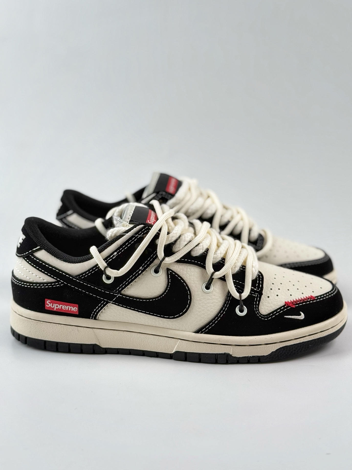 300 Nike SB Dunk Low x Supreme 黑白小钩麻绳绑带 YX5066-280