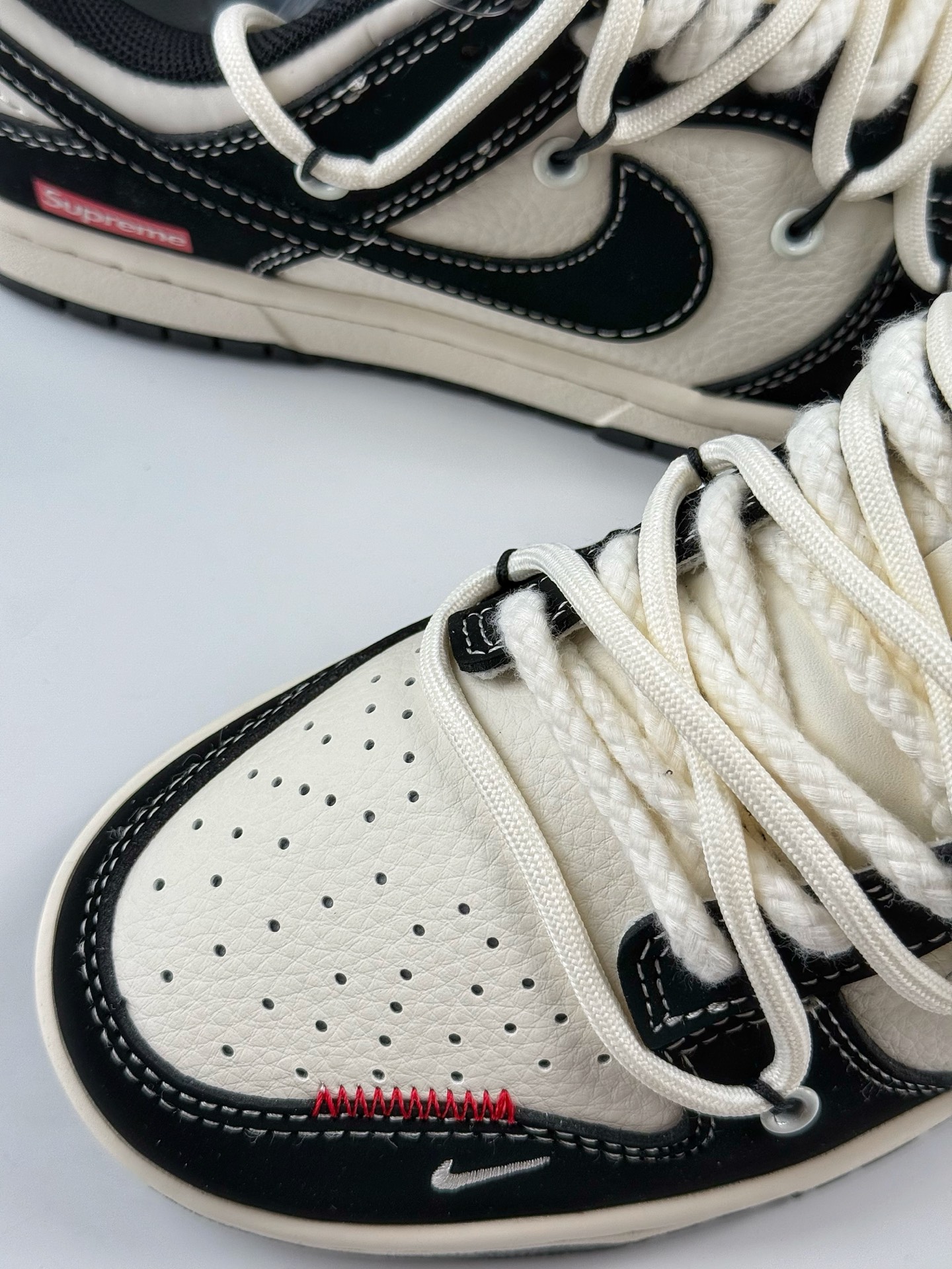 300 Nike SB Dunk Low x Supreme 黑白小钩麻绳绑带 YX5066-280