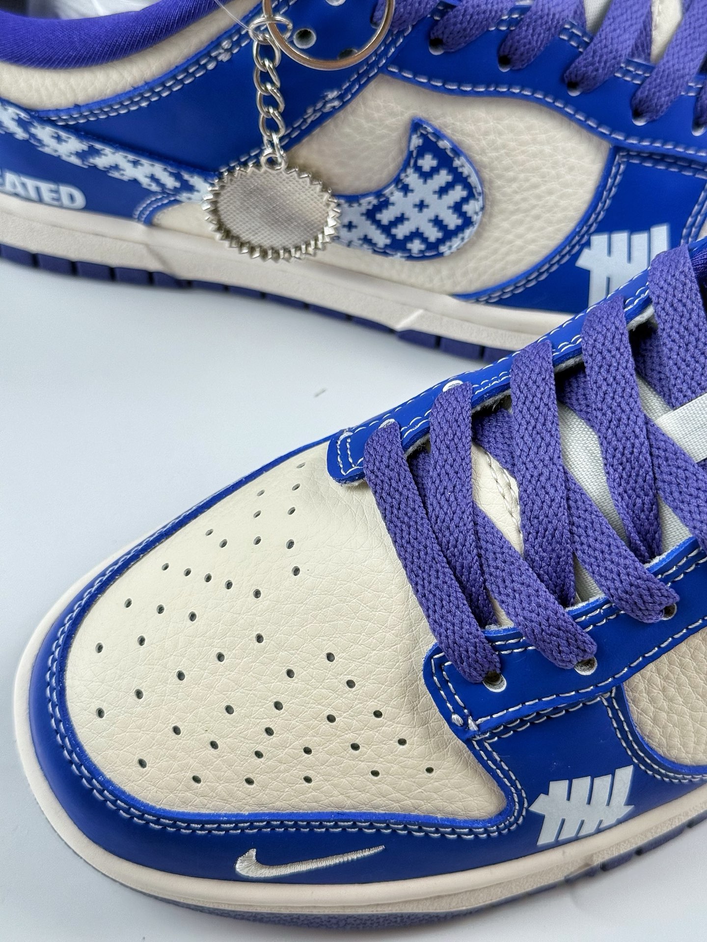 280 Nike SB Dunk Low x UNDEFEATED 蓝白小钩 KK1333-045