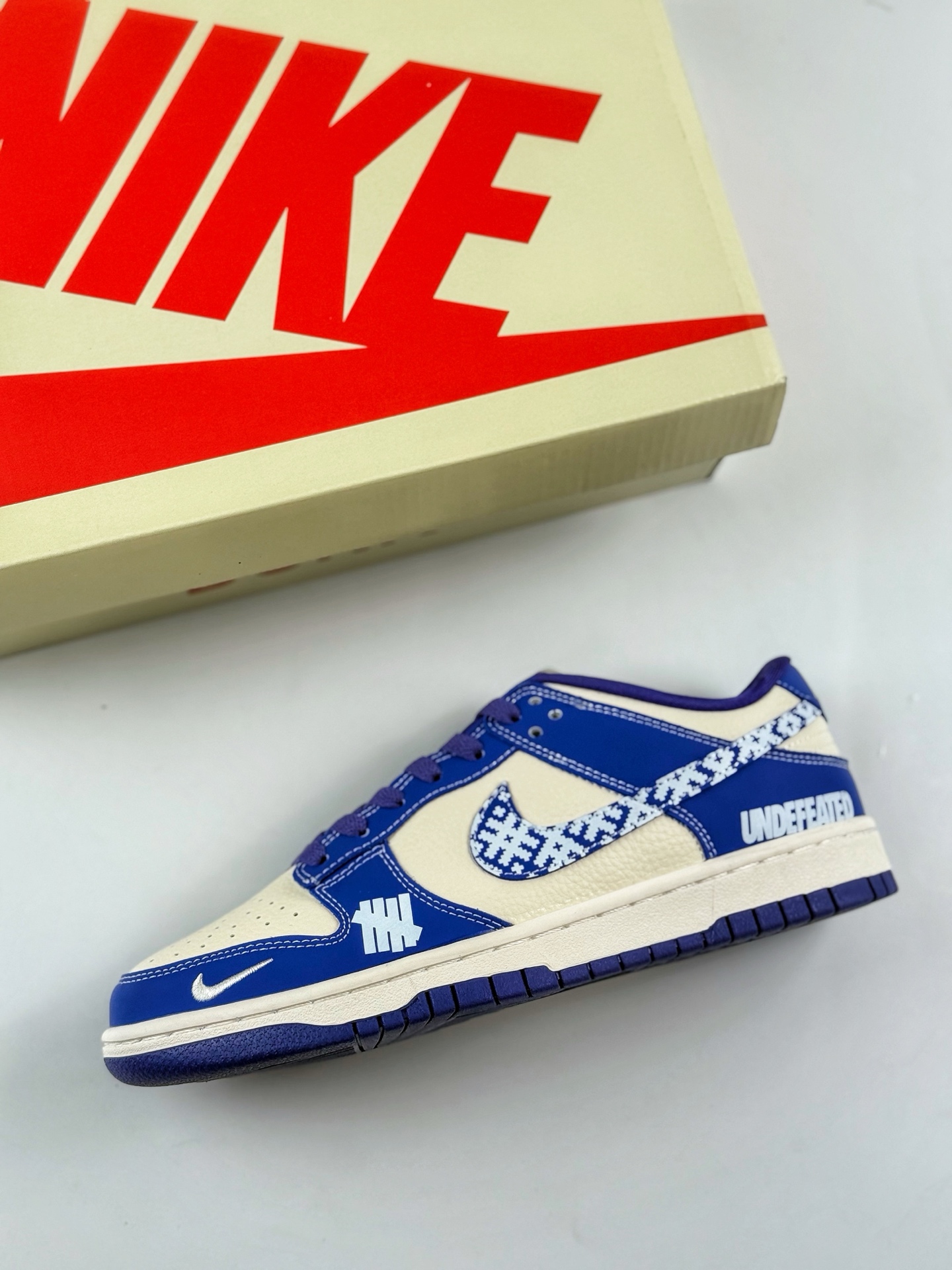 280 Nike SB Dunk Low x UNDEFEATED 蓝白小钩 KK1333-045