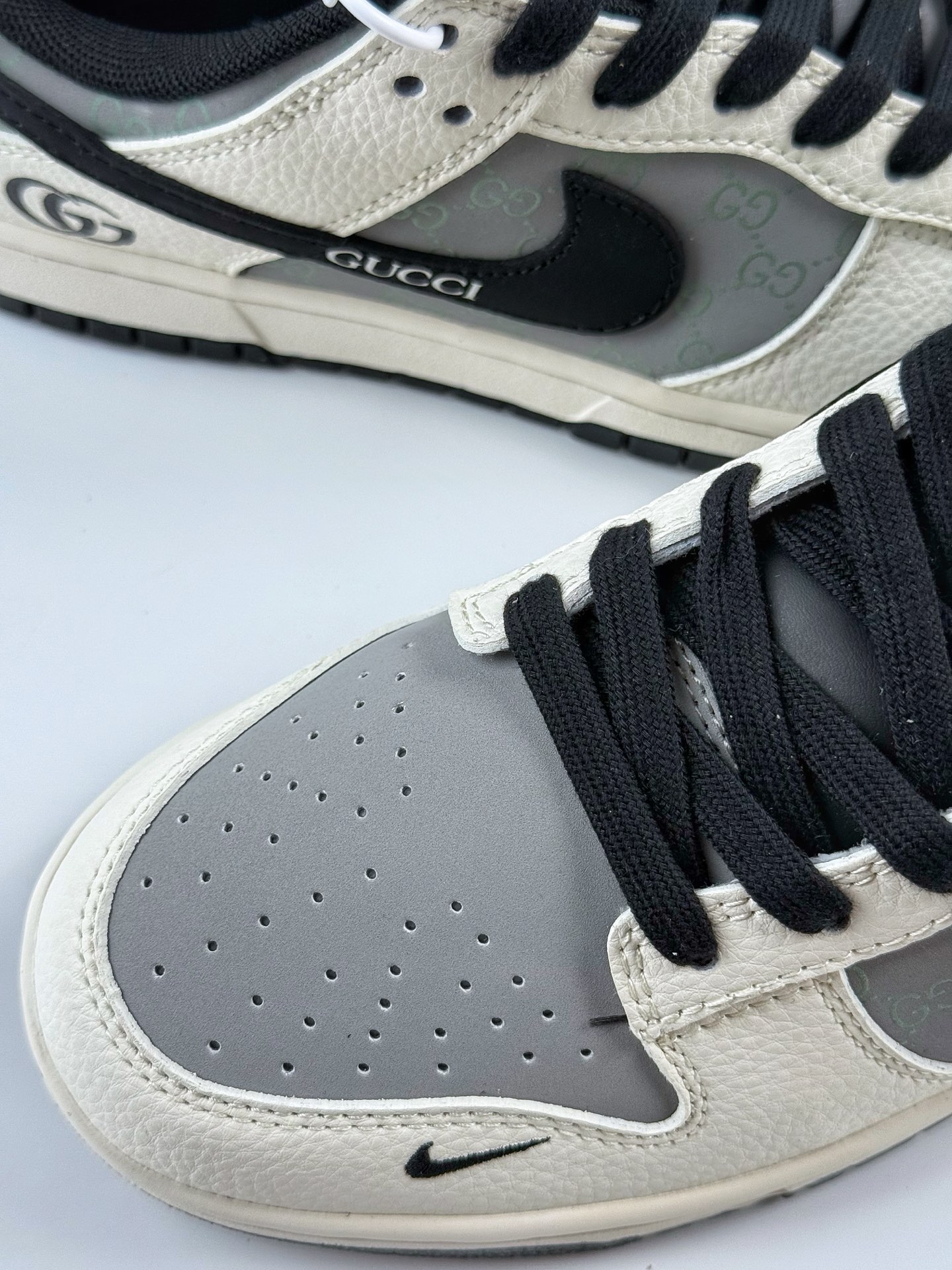 240 Nike SB Dunk Low x GUCCI 白灰黑小钩 XD1588-204