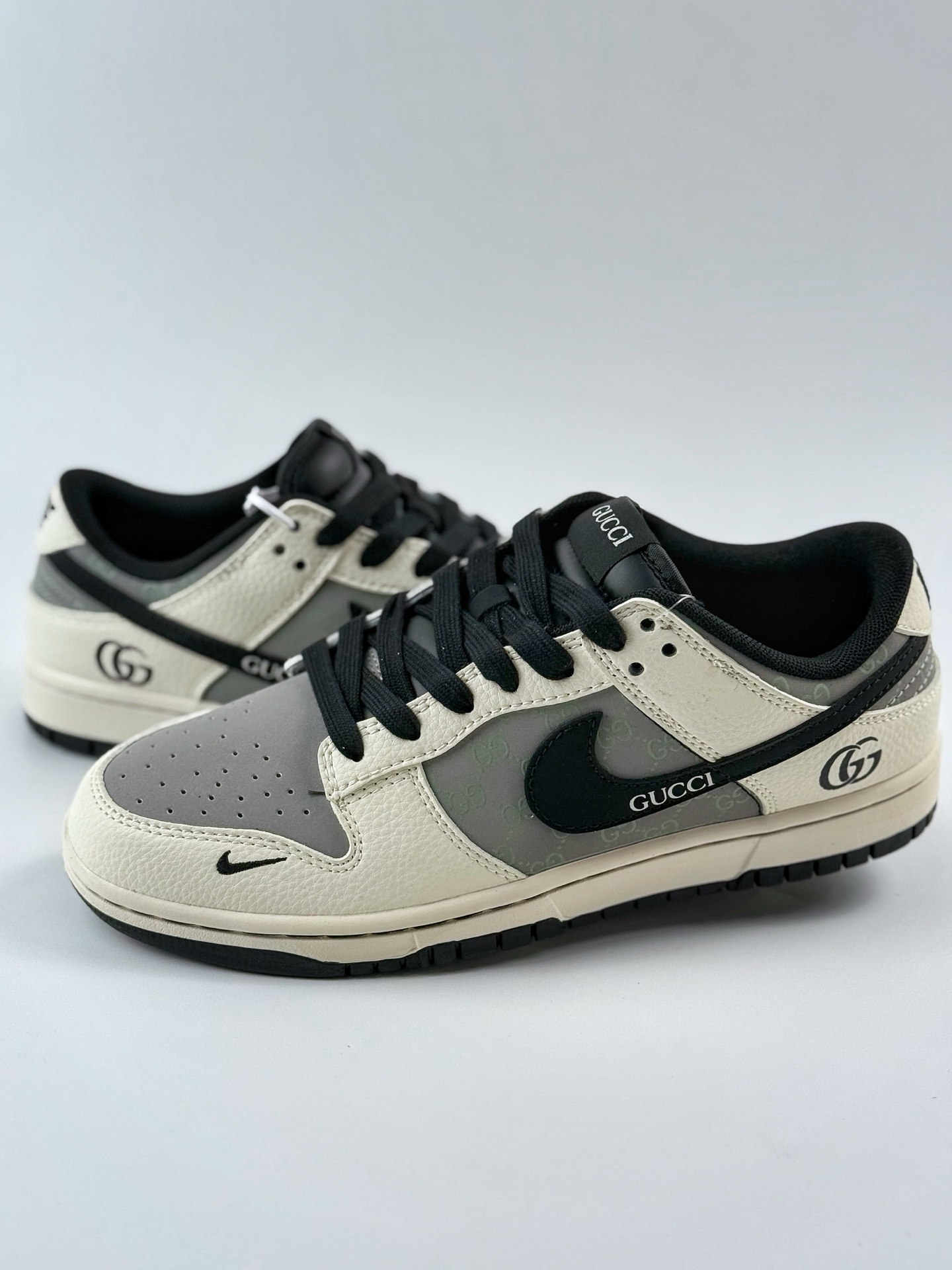 240 Nike SB Dunk Low x GUCCI 白灰黑小钩 XD1588-204
