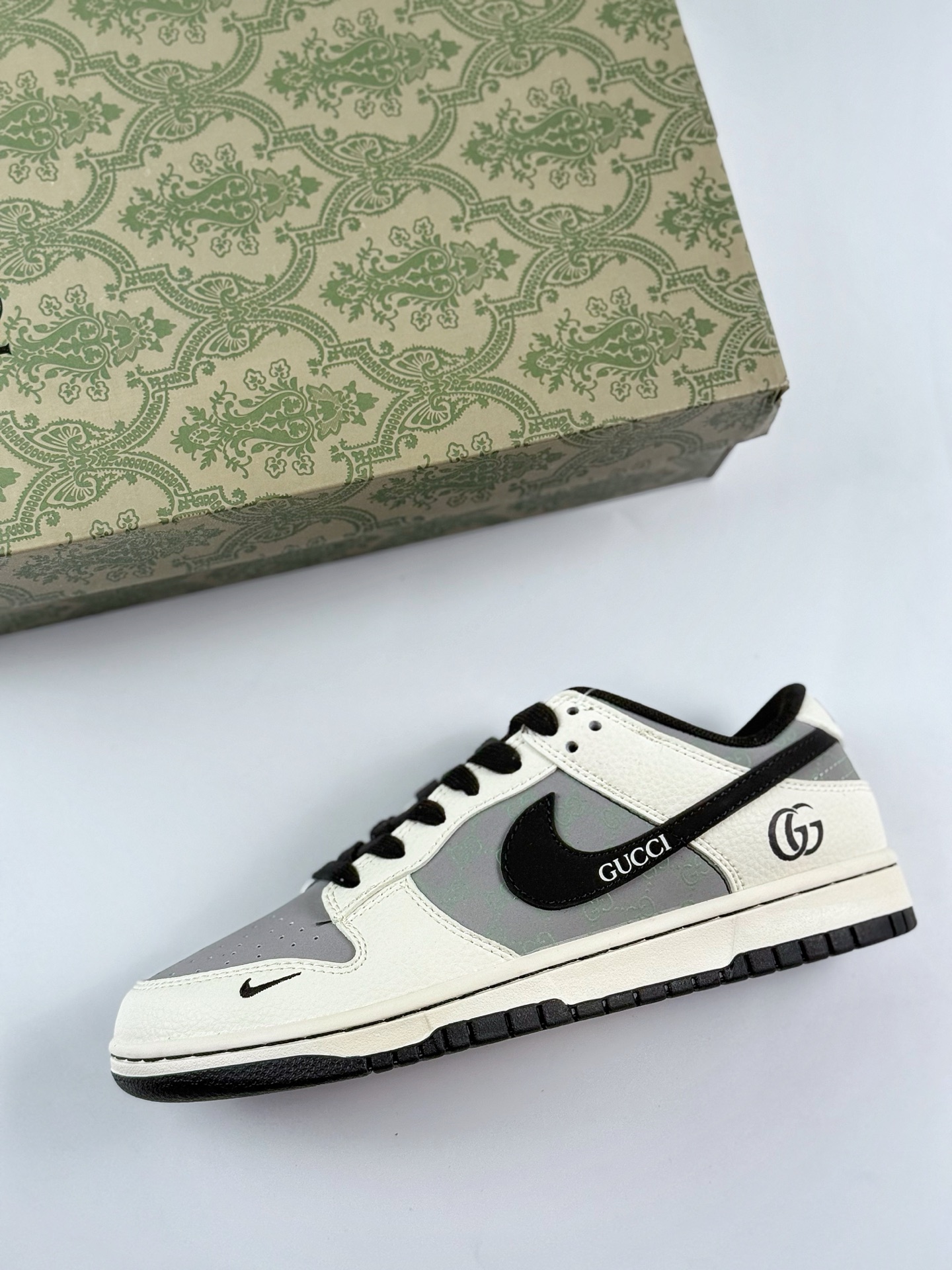 240 Nike SB Dunk Low x GUCCI 白灰黑小钩 XD1588-204