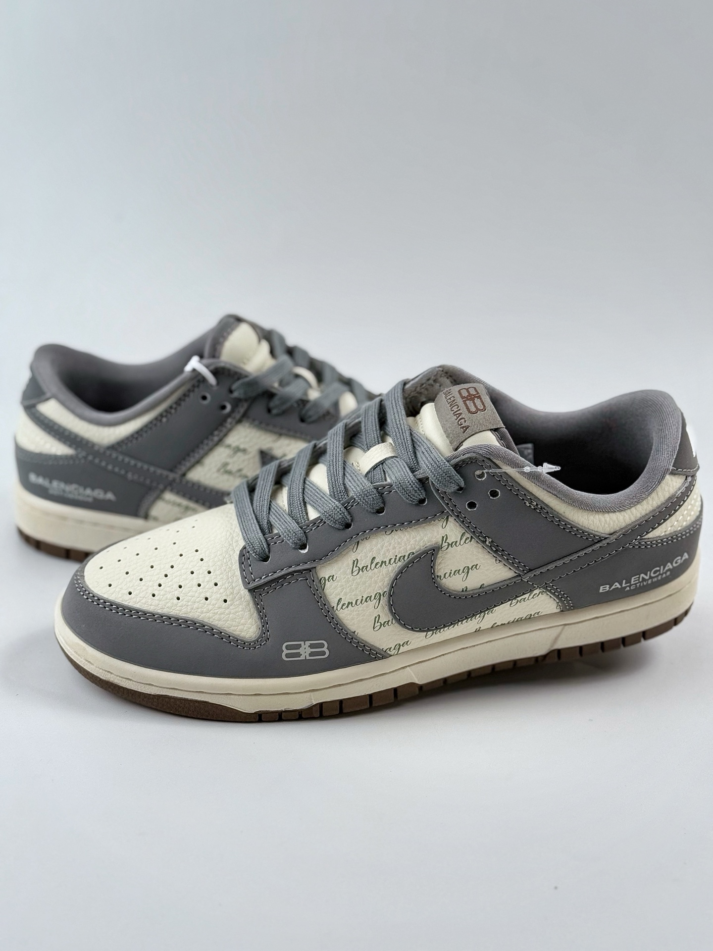 240 Nike SB Dunk Low x Balenciaga 灰白小钩 XD1588-205