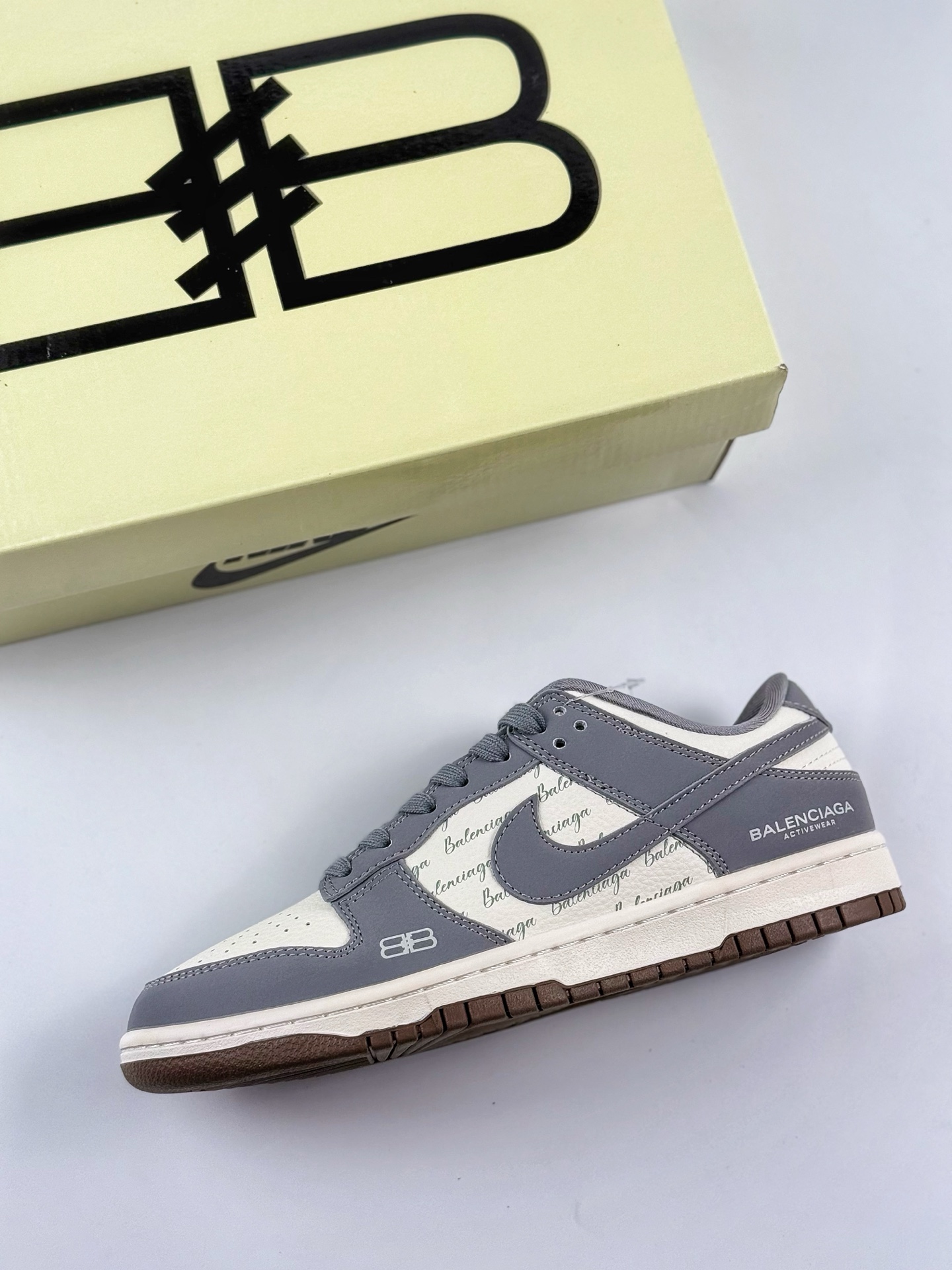 240 Nike SB Dunk Low x Balenciaga 灰白小钩 XD1588-205
