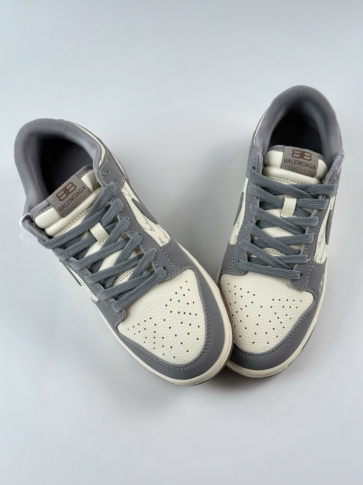 240 Nike SB Dunk Low x Balenciaga 灰白小钩 XD1588-205