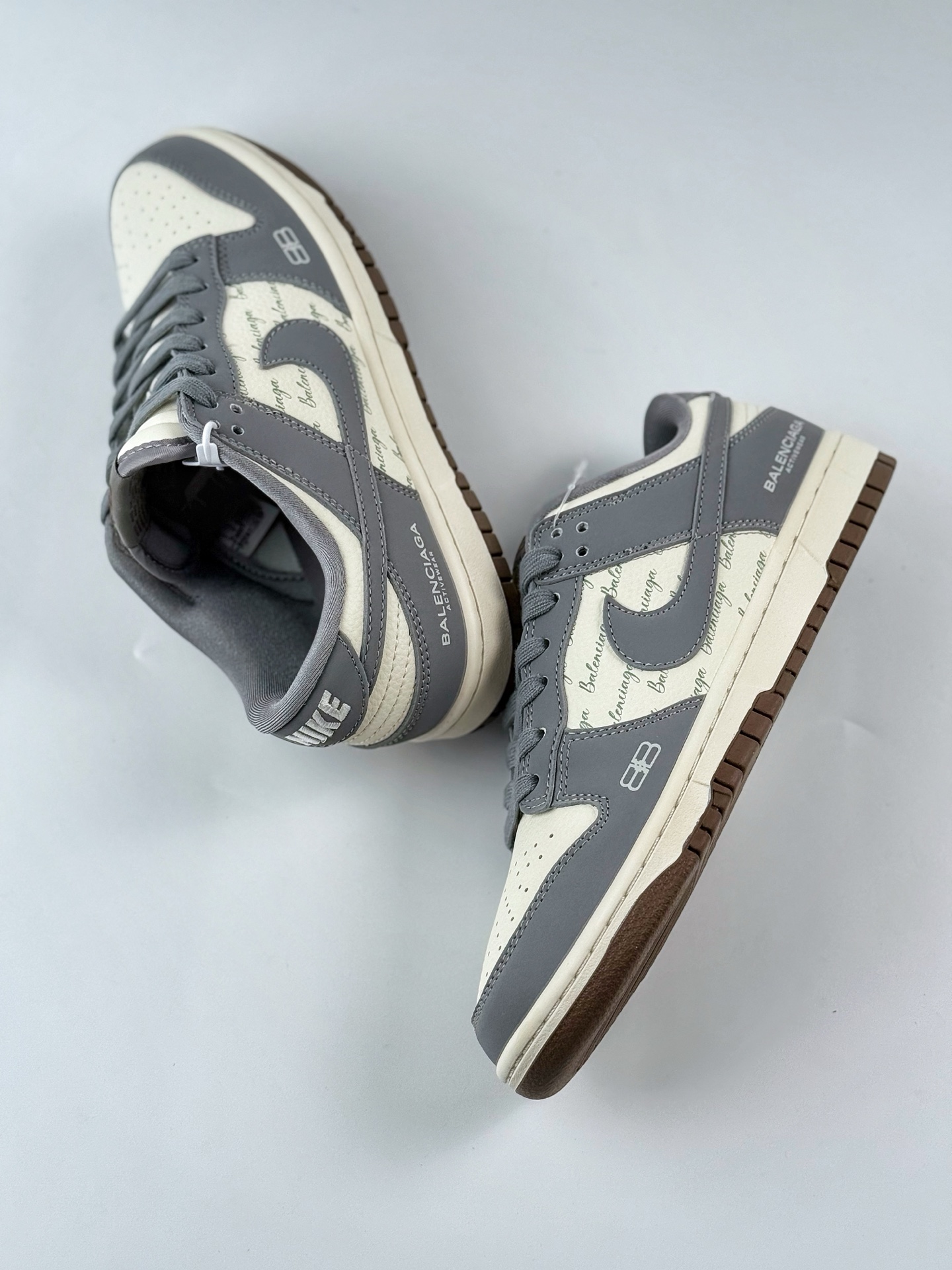 240 Nike SB Dunk Low x Balenciaga 灰白小钩 XD1588-205