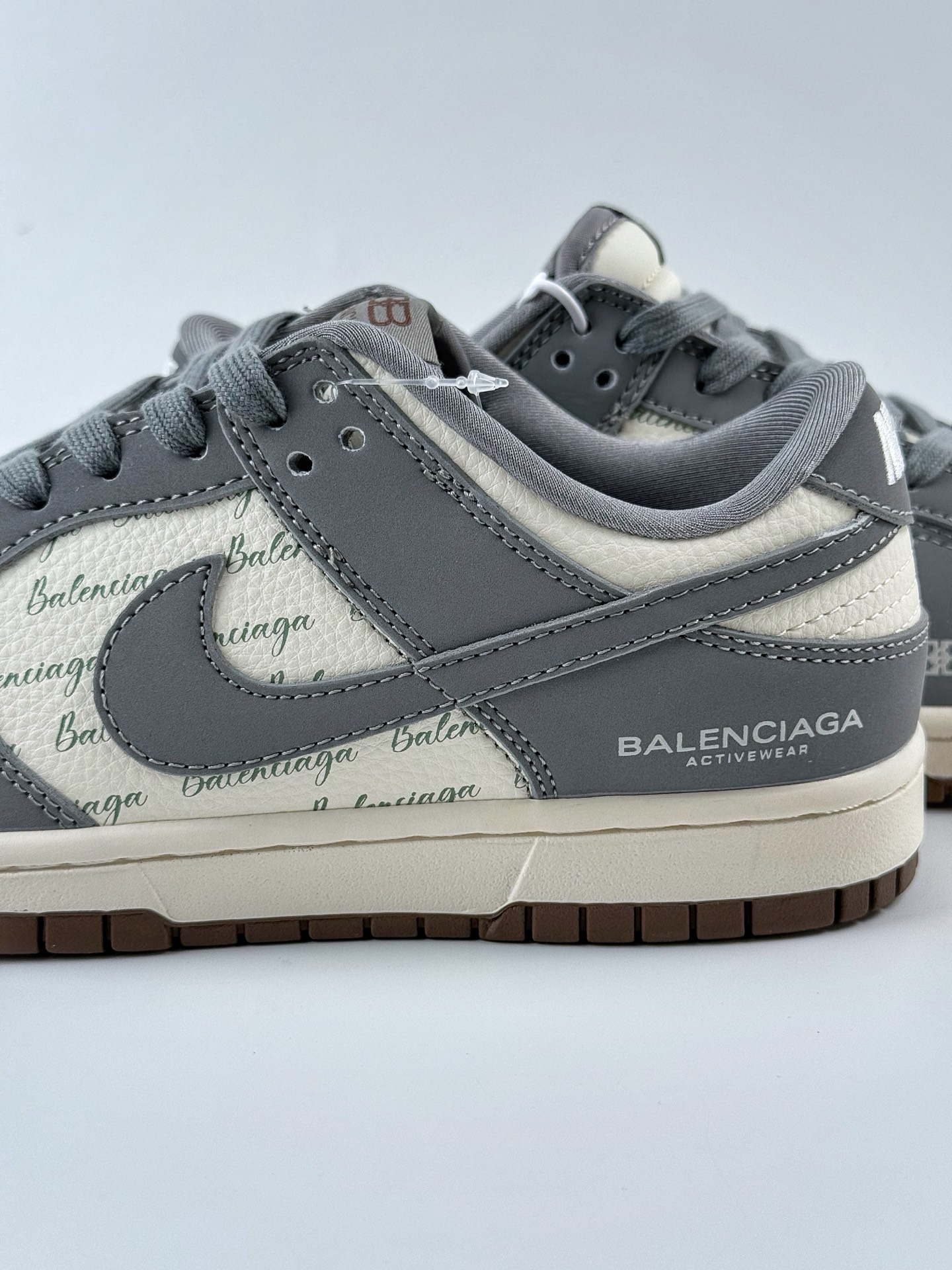 240 Nike SB Dunk Low x Balenciaga 灰白小钩 XD1588-205