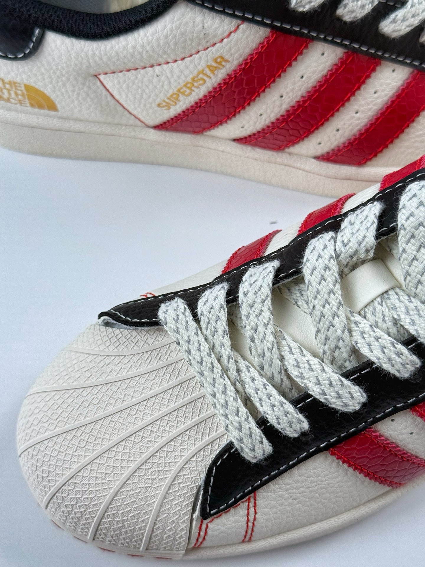 220 AD Originals Superstar x The North Face 白红黑满天星 BZ2529