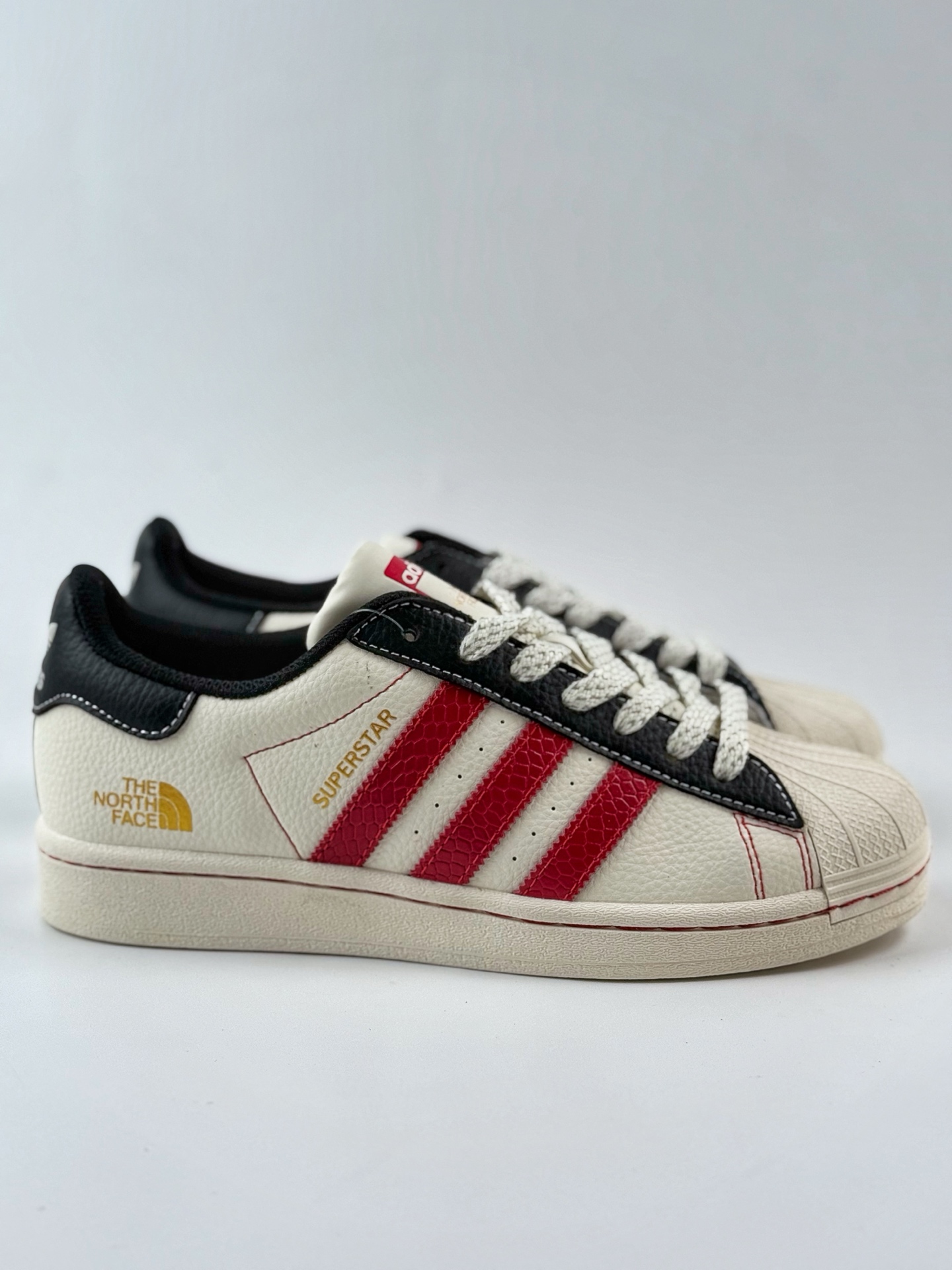 220 AD Originals Superstar x The North Face 白红黑满天星 BZ2529