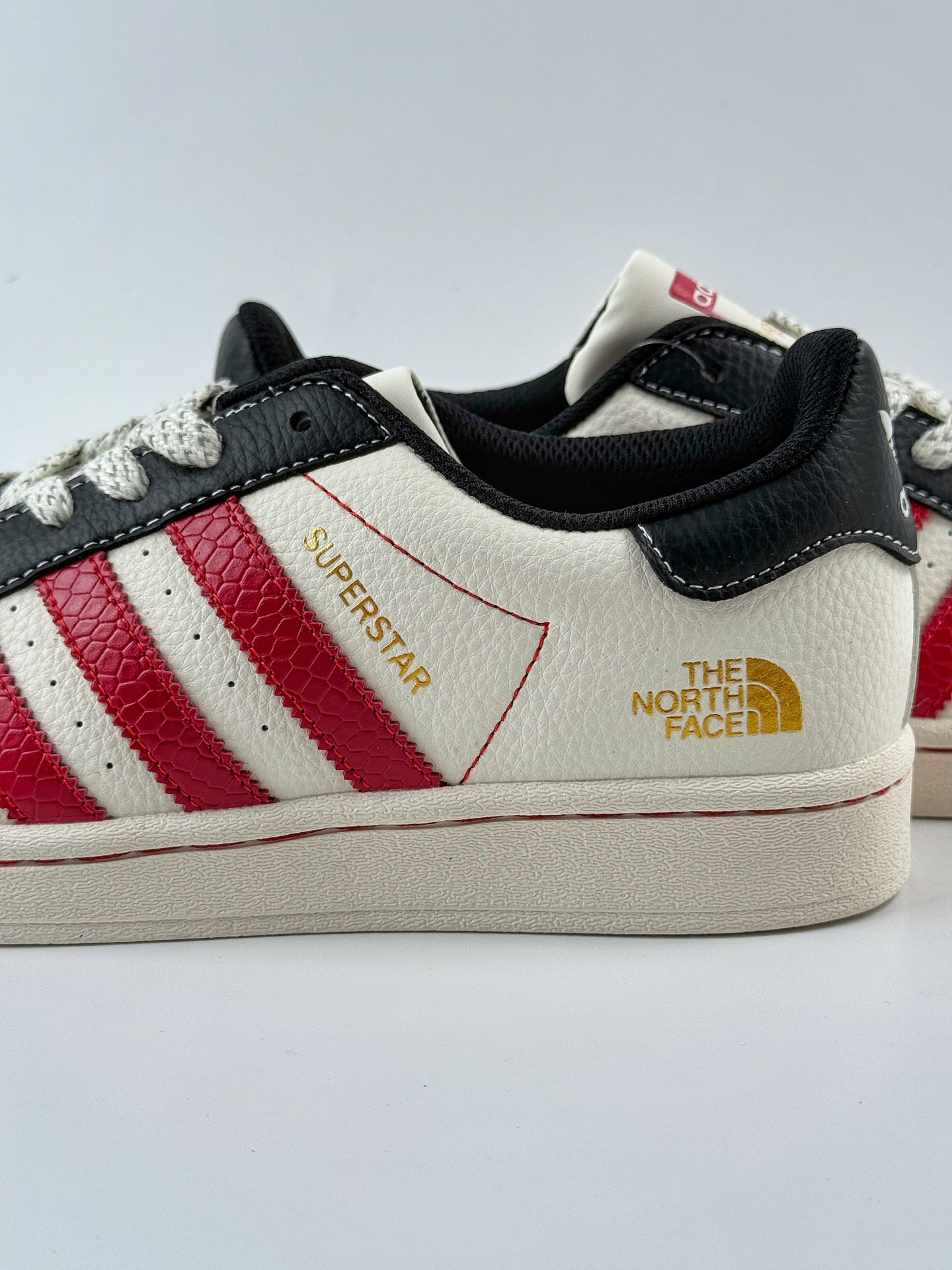220 AD Originals Superstar x The North Face 白红黑满天星 BZ2529