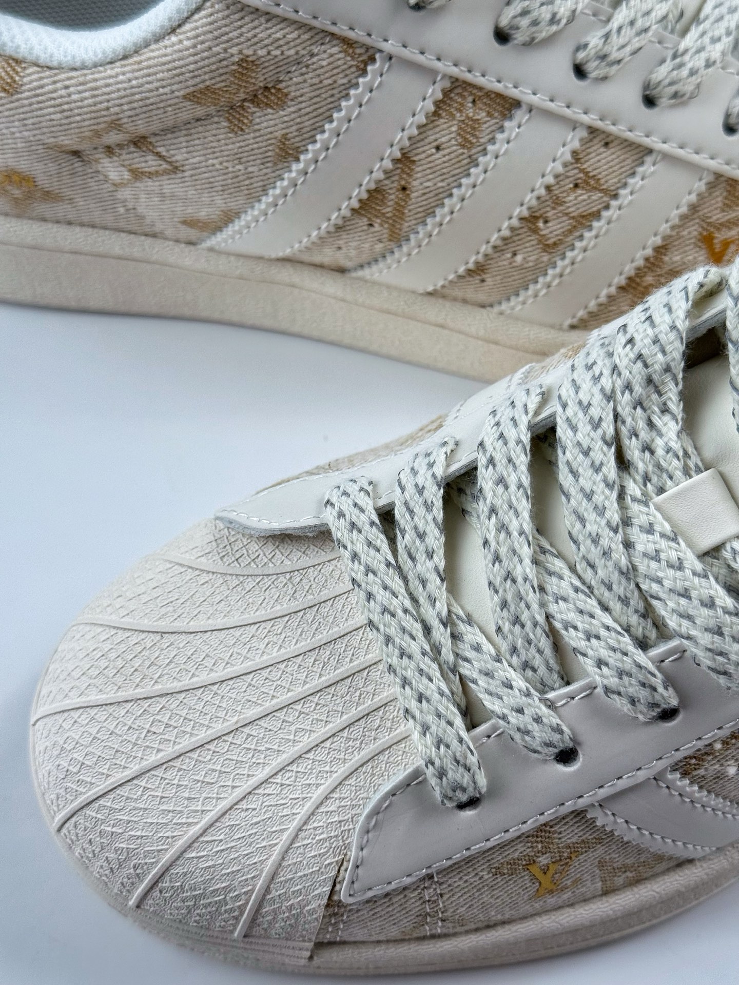 220 AD Originals Superstar x Louis Vuitton 白金满天星 SD6809CC