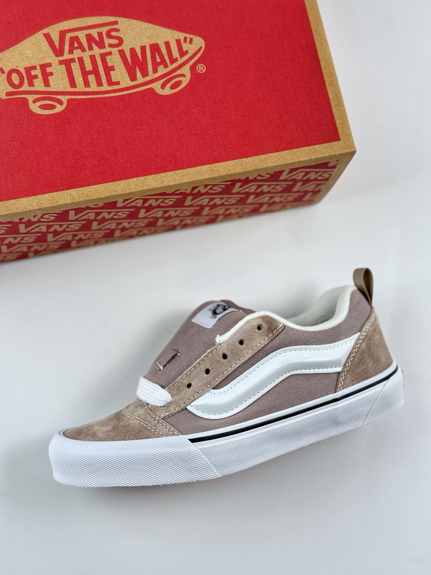130 Vans Knu Skool 浅棕白 肥胖版立体大Logo 加厚鞋舌 低帮复古休闲硫化面包鞋